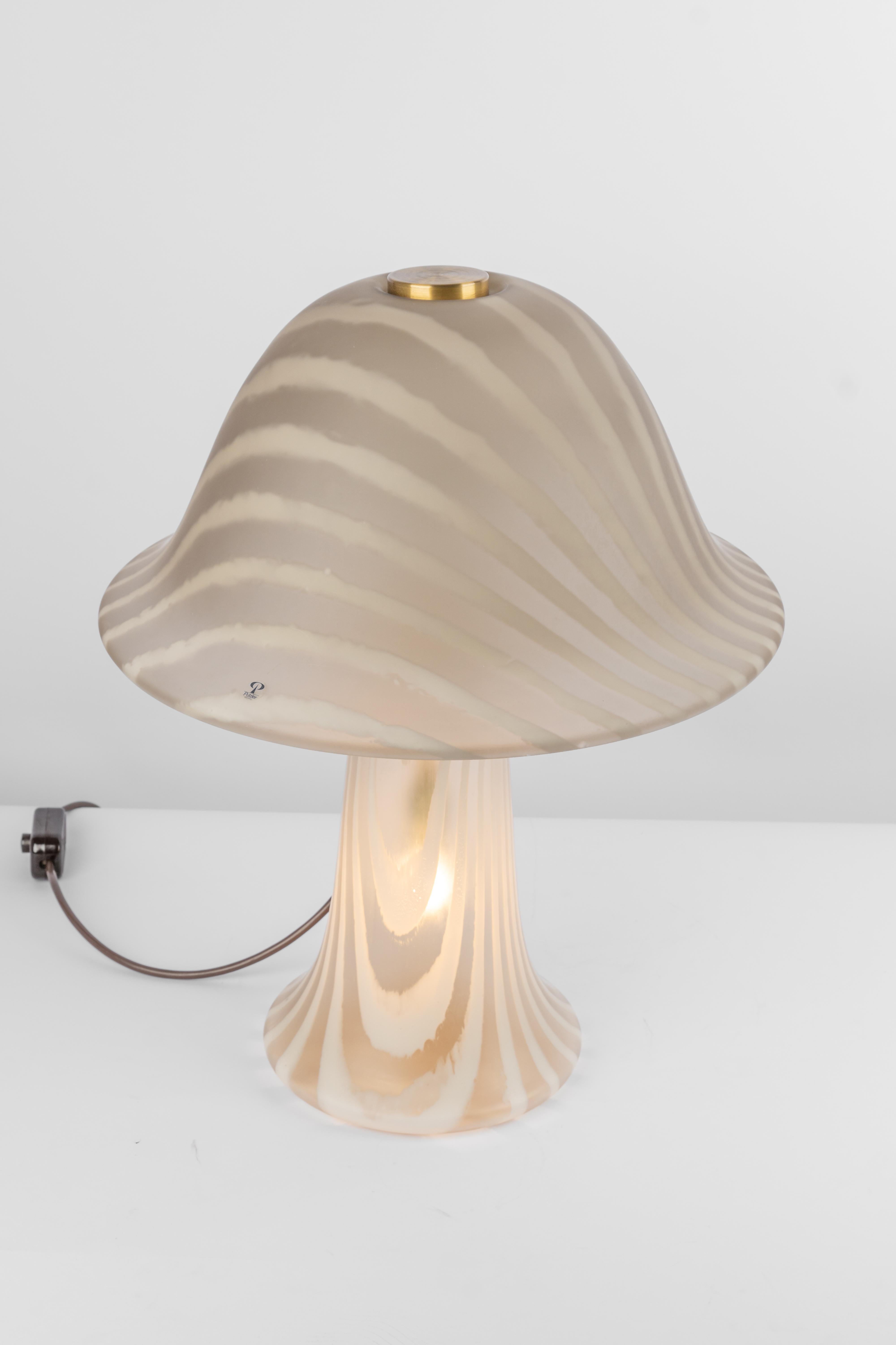 Merveilleuse lampe de table champignon en verre de Peill & Putzler, Allemagne, 1970 en vente 5