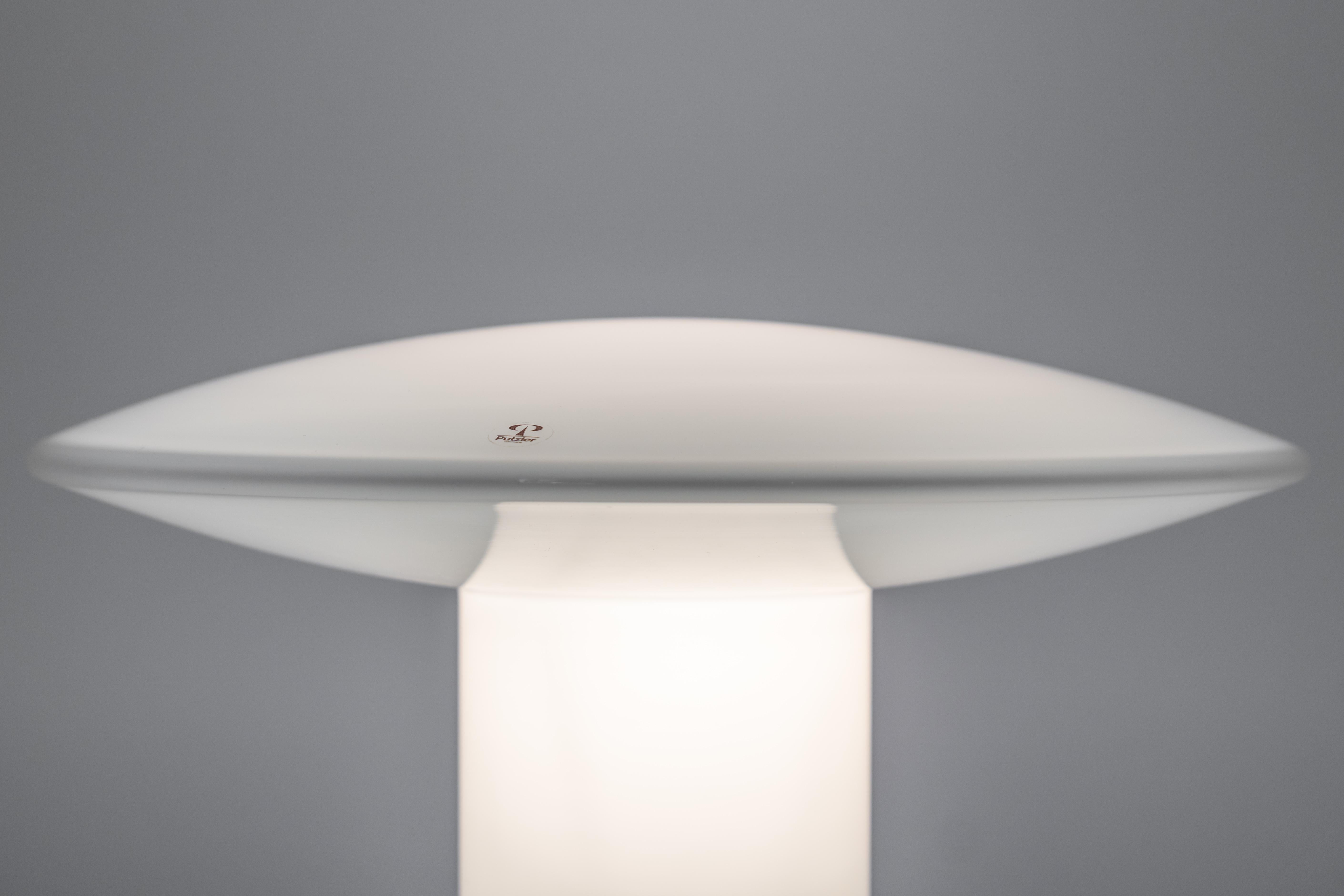 Merveilleuse lampe de bureau en verre en forme de champignon par Peill & Putzler, Allemagne, 1970 en vente 6