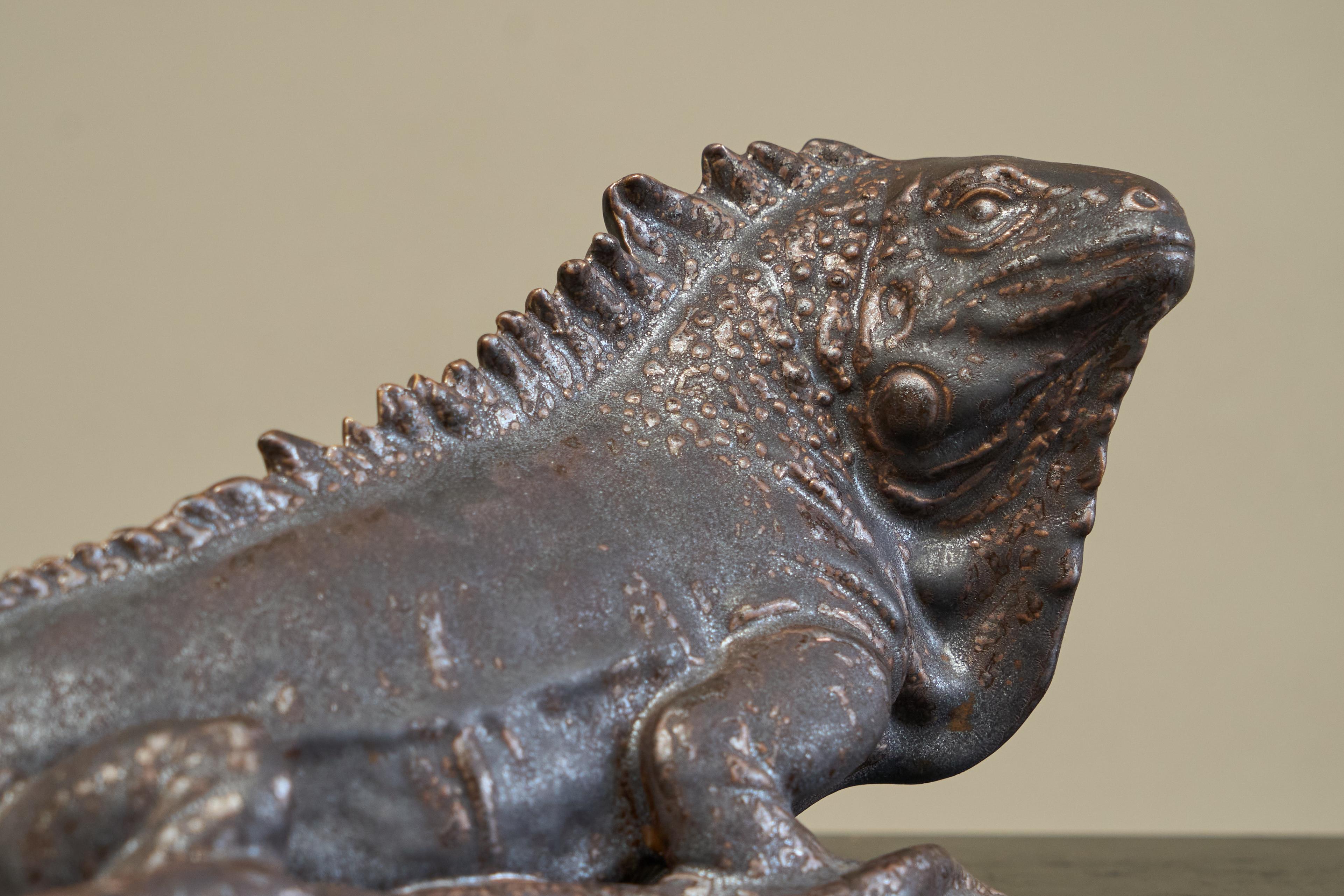 Maravillosa Iguana de Studio Pottery esmaltada años 60 Moderno de mediados de siglo en venta