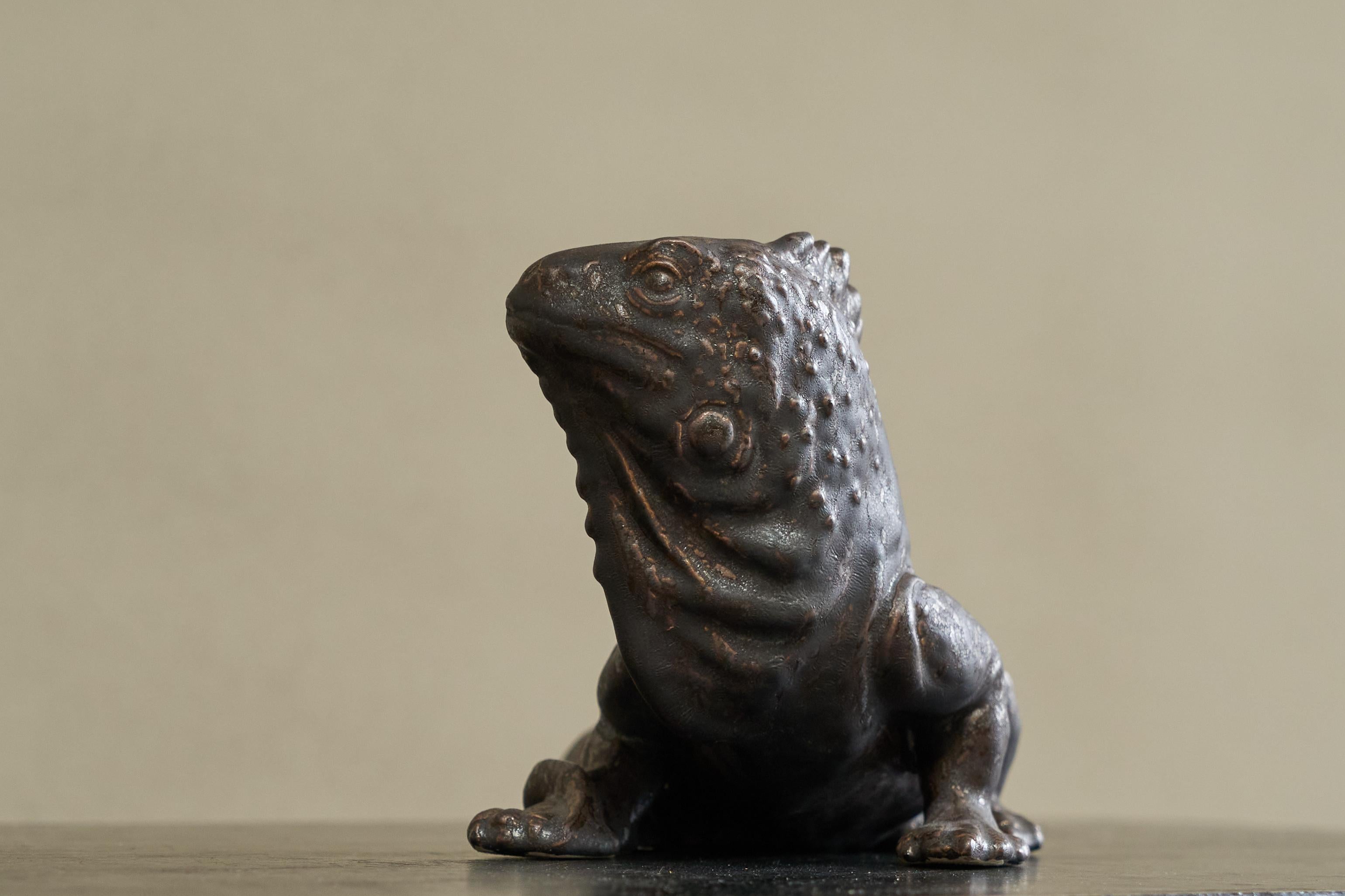 Maravillosa Iguana de Studio Pottery esmaltada años 60 Hecho a mano en venta