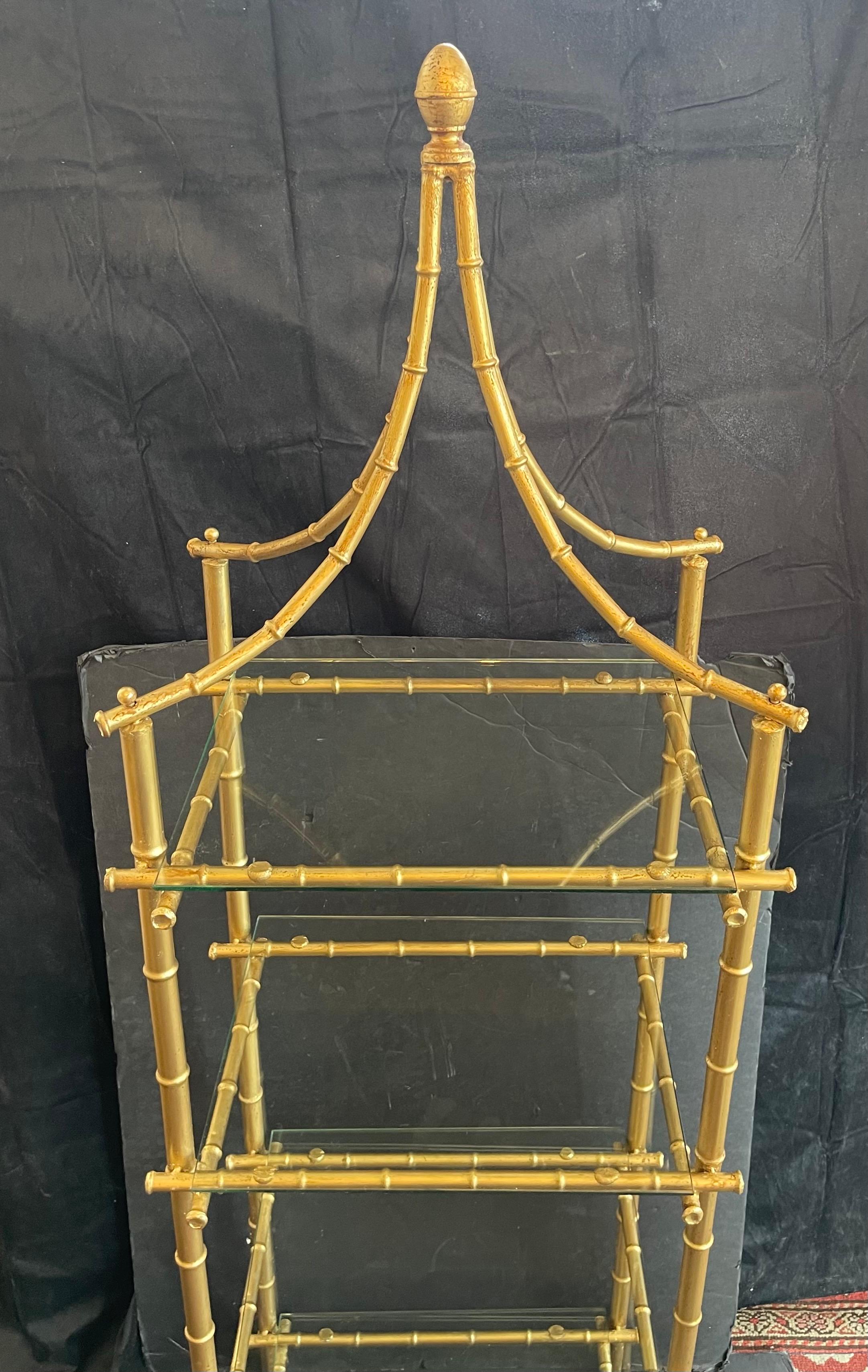 Wonderful Gold Gilt Bamboo Chinoiserie Pagoda Glass Shelf Palm Beach Etagere In Good Condition For Sale In Roslyn, NY