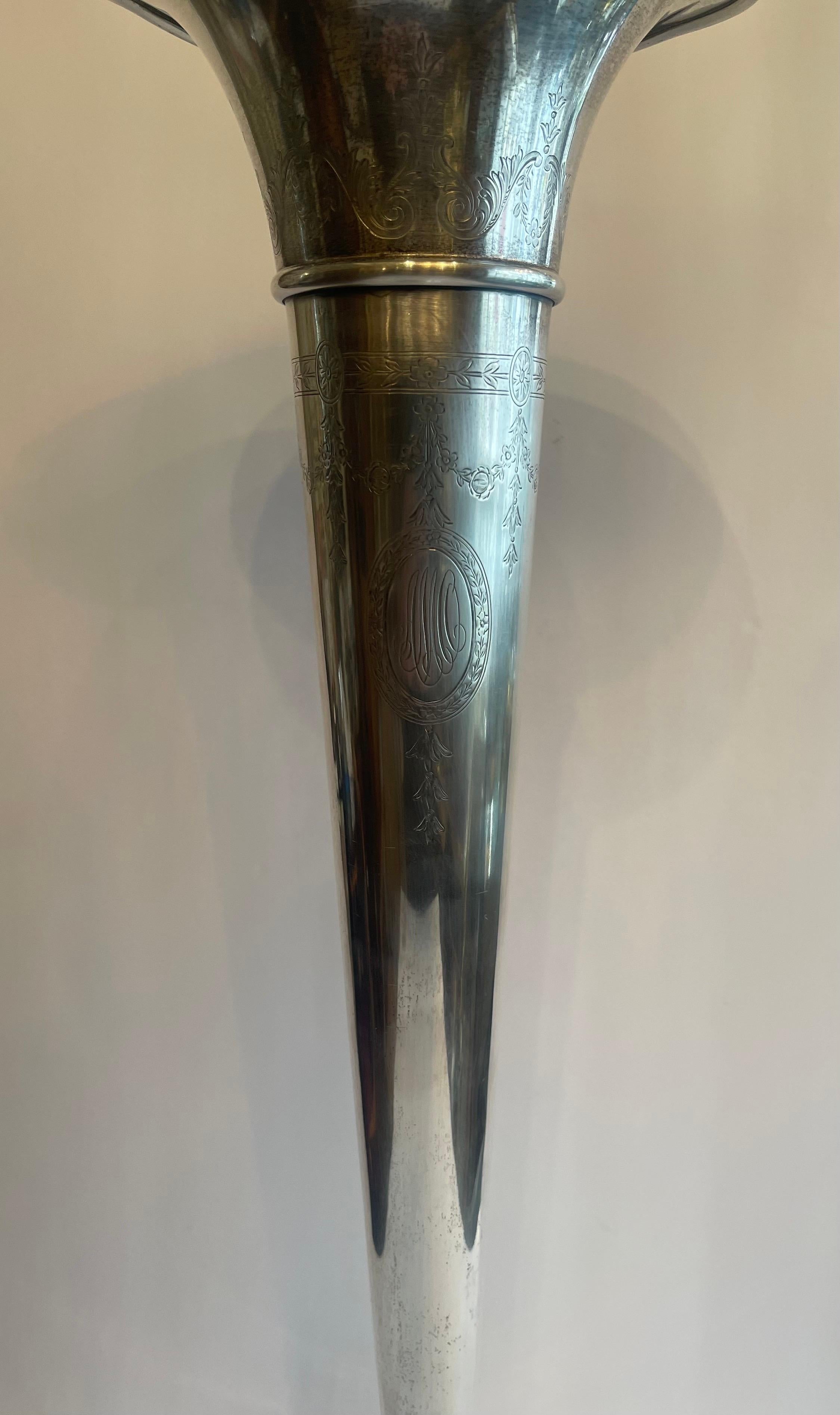 Meraviglioso vaso a tromba con volant di Gorham in argento sterling inciso di grandi dimensioni In condizioni buone in vendita a Roslyn, NY