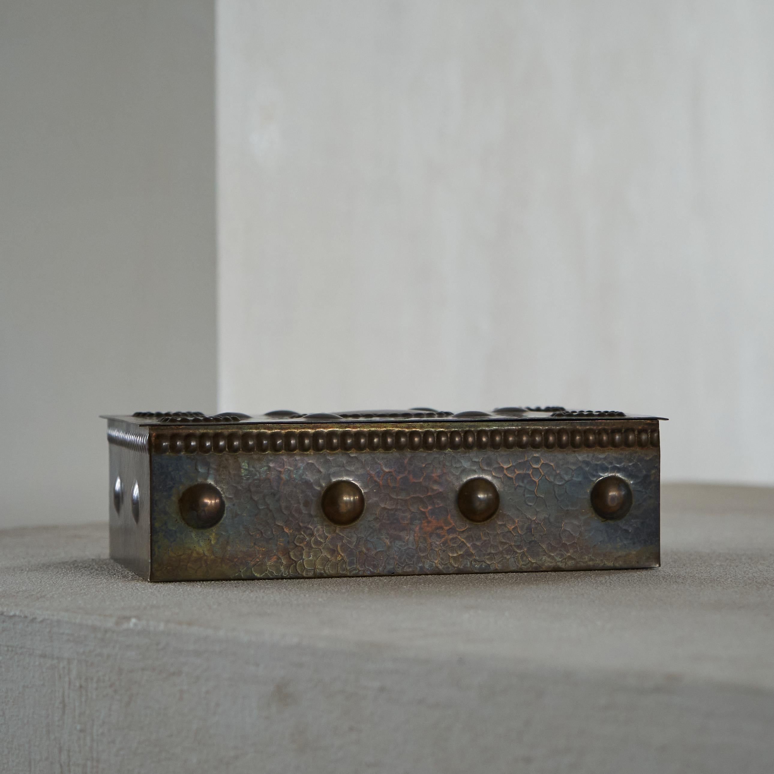 Wonderful Hand Hammered Art Deco Box 1930s In Good Condition In Tilburg, NL