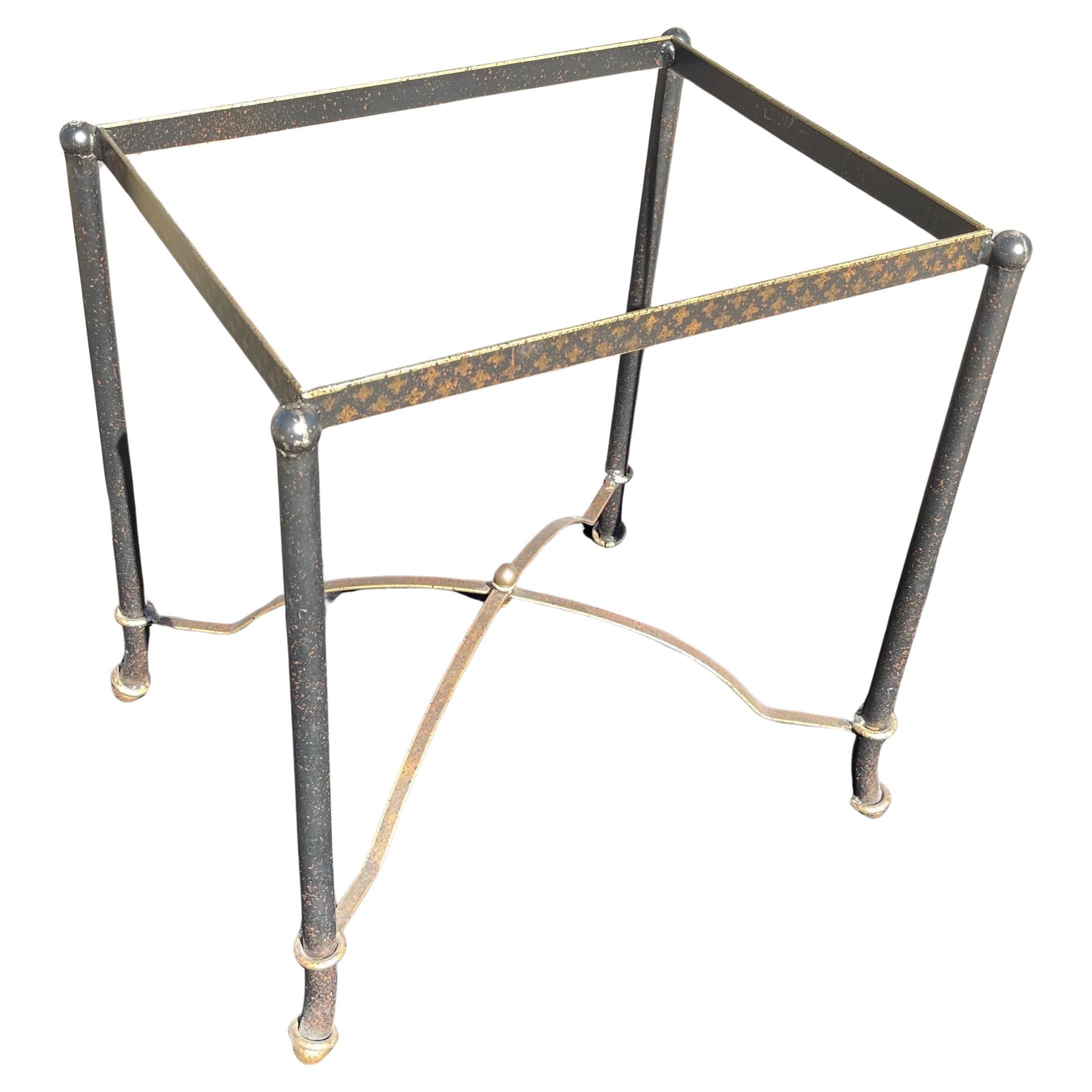 Peint à la main Merveilleuse table d'appoint pour café Cocktail Tole, peinte à la main, avec plateau en or noir en vente