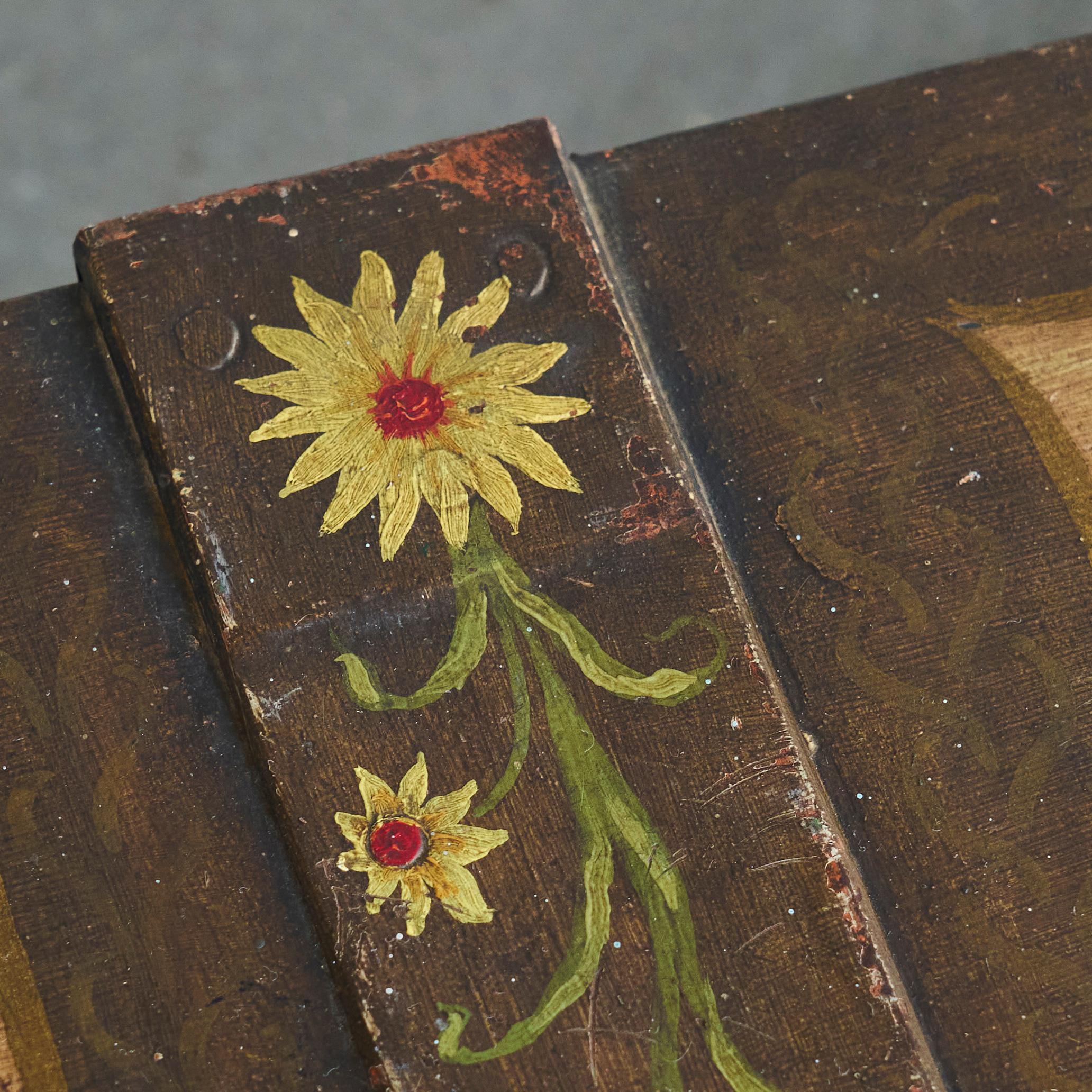 XIXe siècle Merveilleux coffre d'art populaire en fer peint à la main Fin du 19e siècle en vente