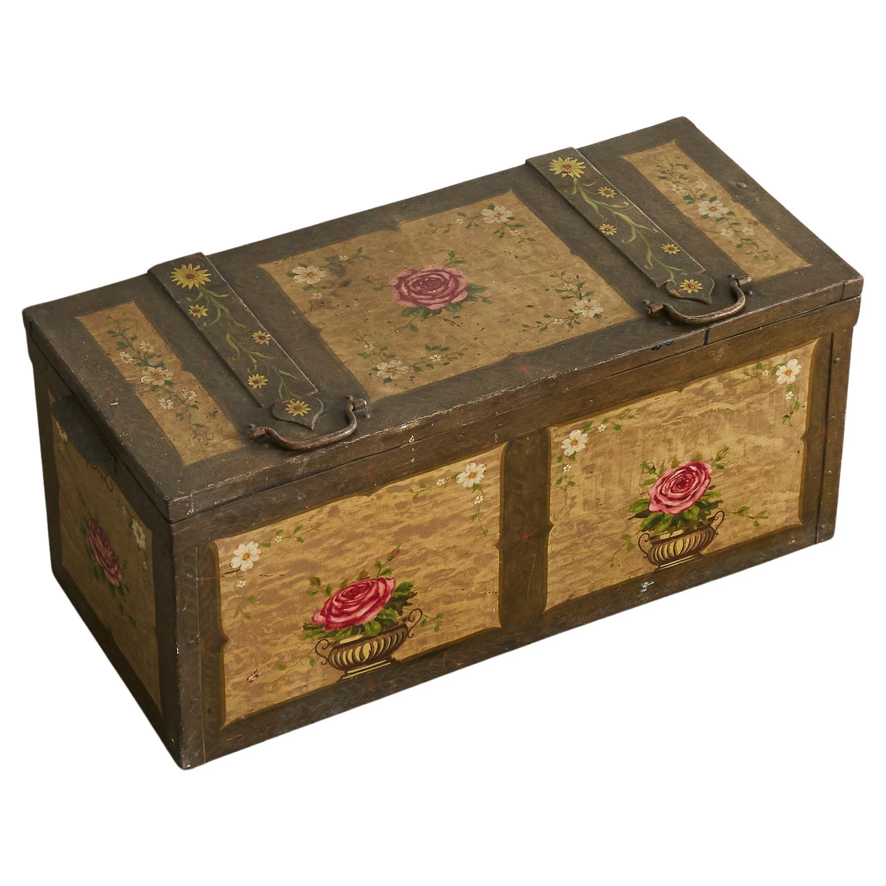Merveilleux coffre d
art populaire en fer peint à la main Fin du 19e siècle