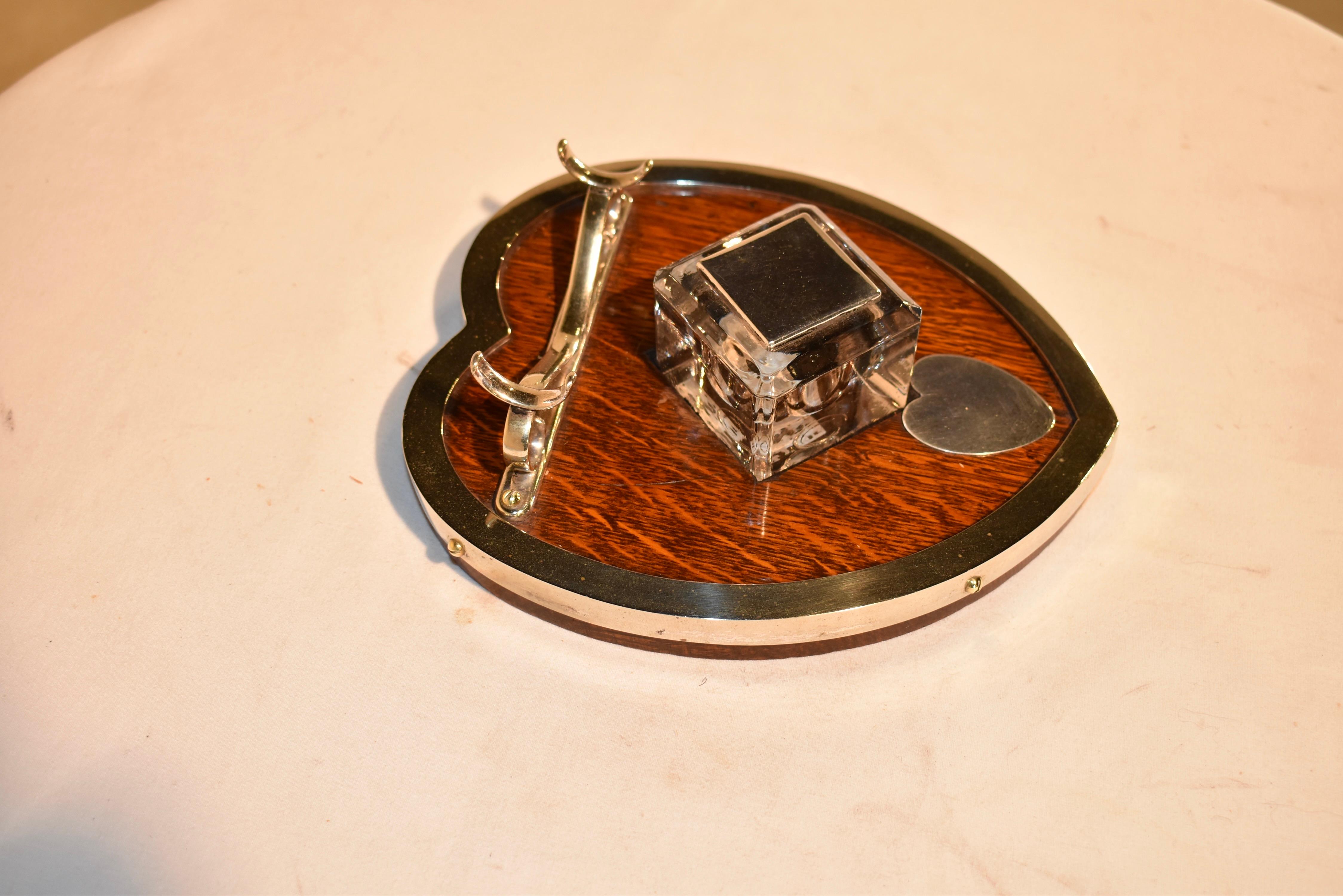Edoardiano Meraviglioso calamaio a forma di cuore in Oak e argento, circa 1900 in vendita