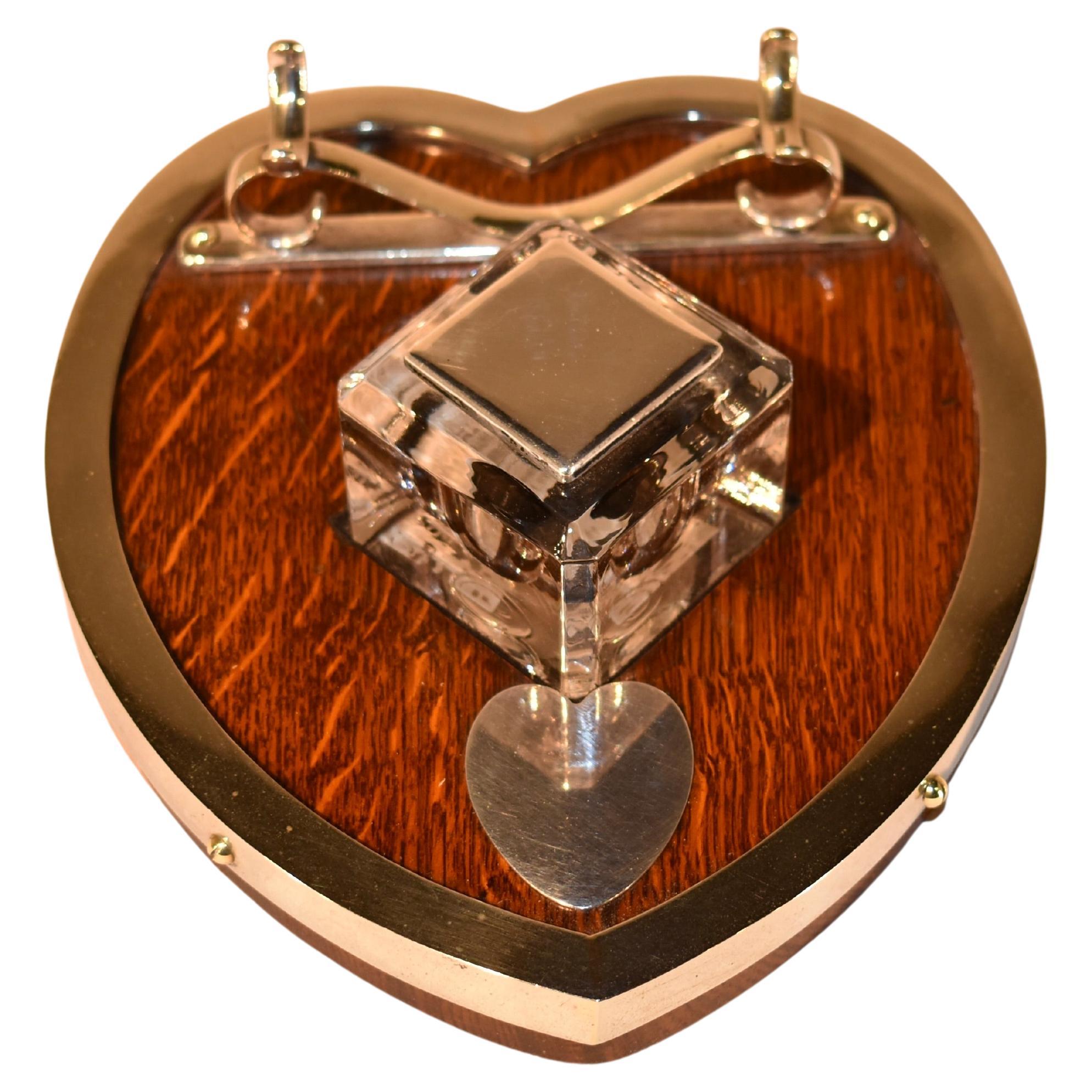 Meraviglioso calamaio a forma di cuore in Oak e argento, circa 1900 in vendita