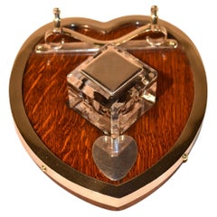 Maravilloso tintero de roble y plata en forma de corazón, circa 1900