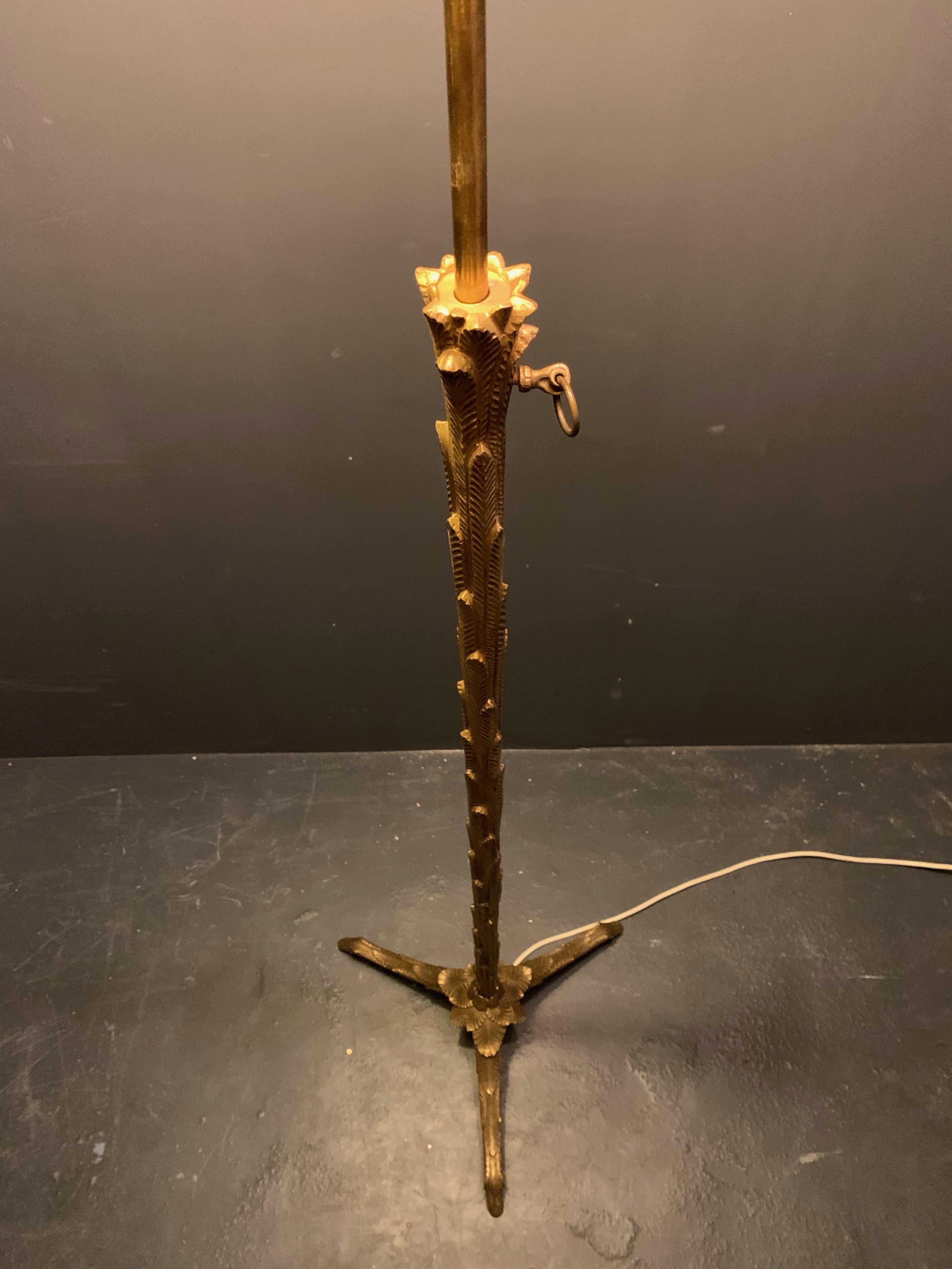 Français Merveilleux lampadaire Maison Baguès bronze réglable en hauteur en vente