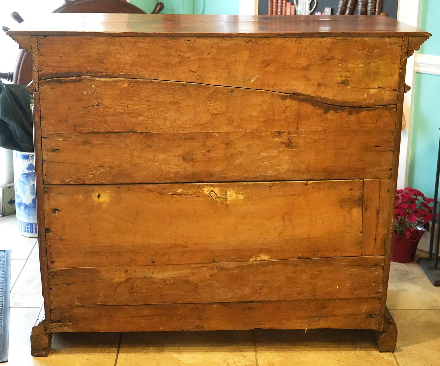 Wonderful Italian 18th Century Walnut Commode / Chest of Drawers Original Cond For Sale 9