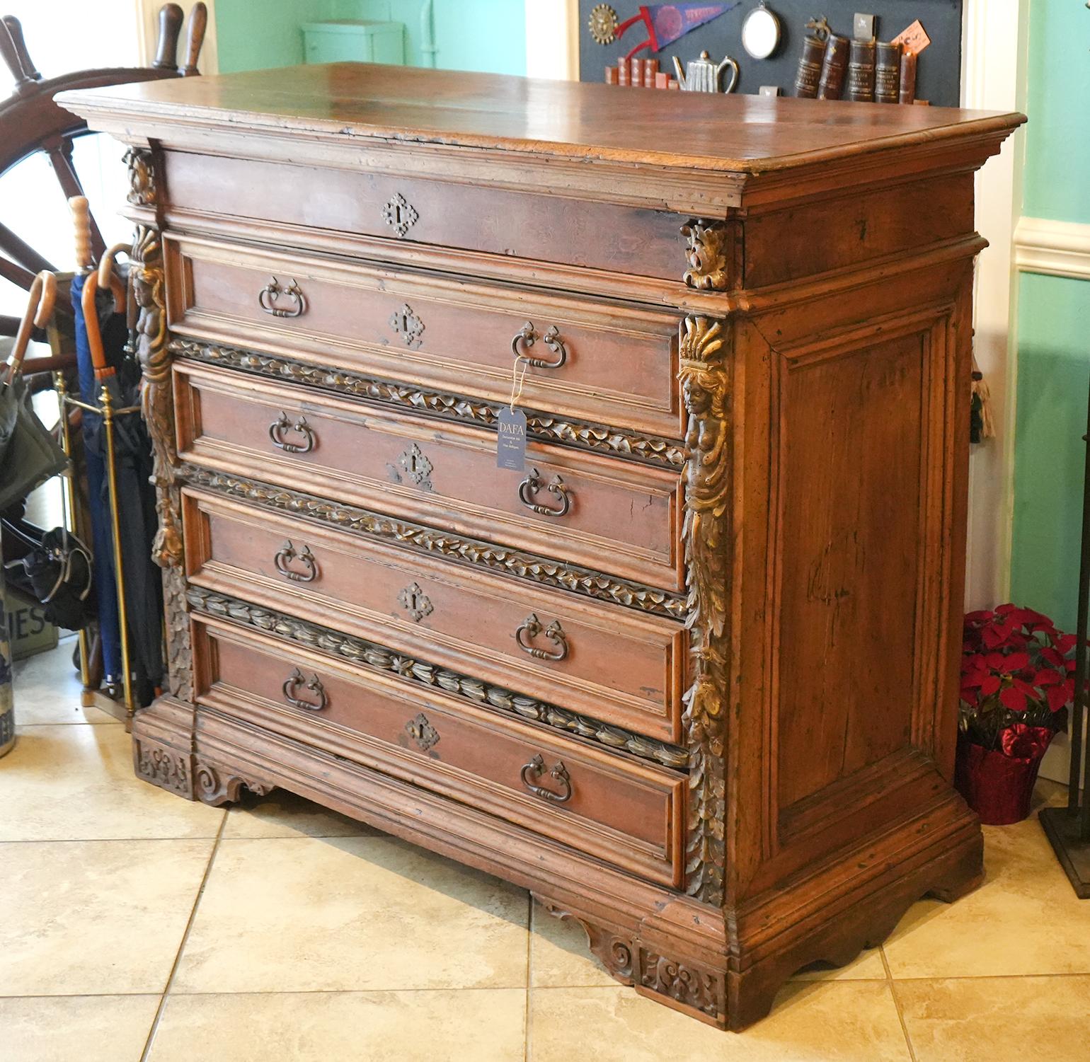 Wonderful Italian 18th Century Walnut Commode / Chest of Drawers Original Cond For Sale 10