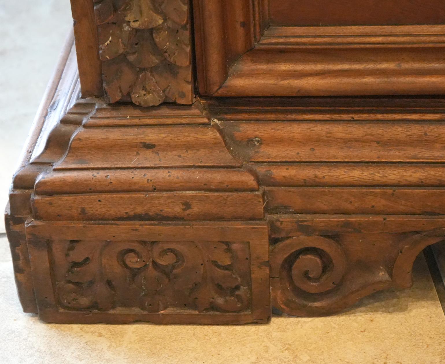 Wonderful Italian 18th Century Walnut Commode / Chest of Drawers Original Cond For Sale 5