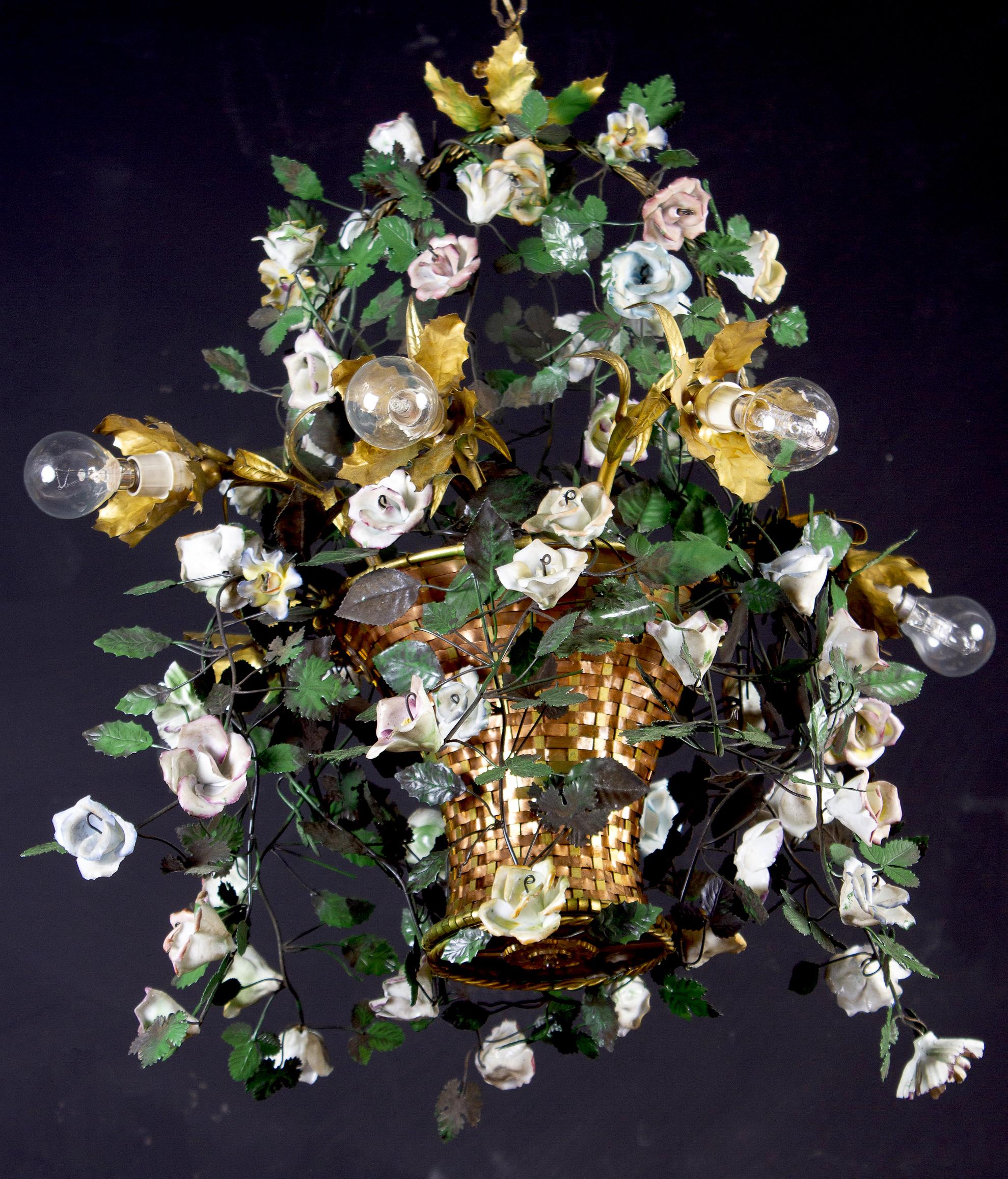 Italian Art Deco Piedmontese cage form chandelier ornamented with colorful porcelain flowers and hand painted tole leaves.
Six E14 light bulbs, we can rewire for your country standards.
Amazing decoration for your interior or patio.