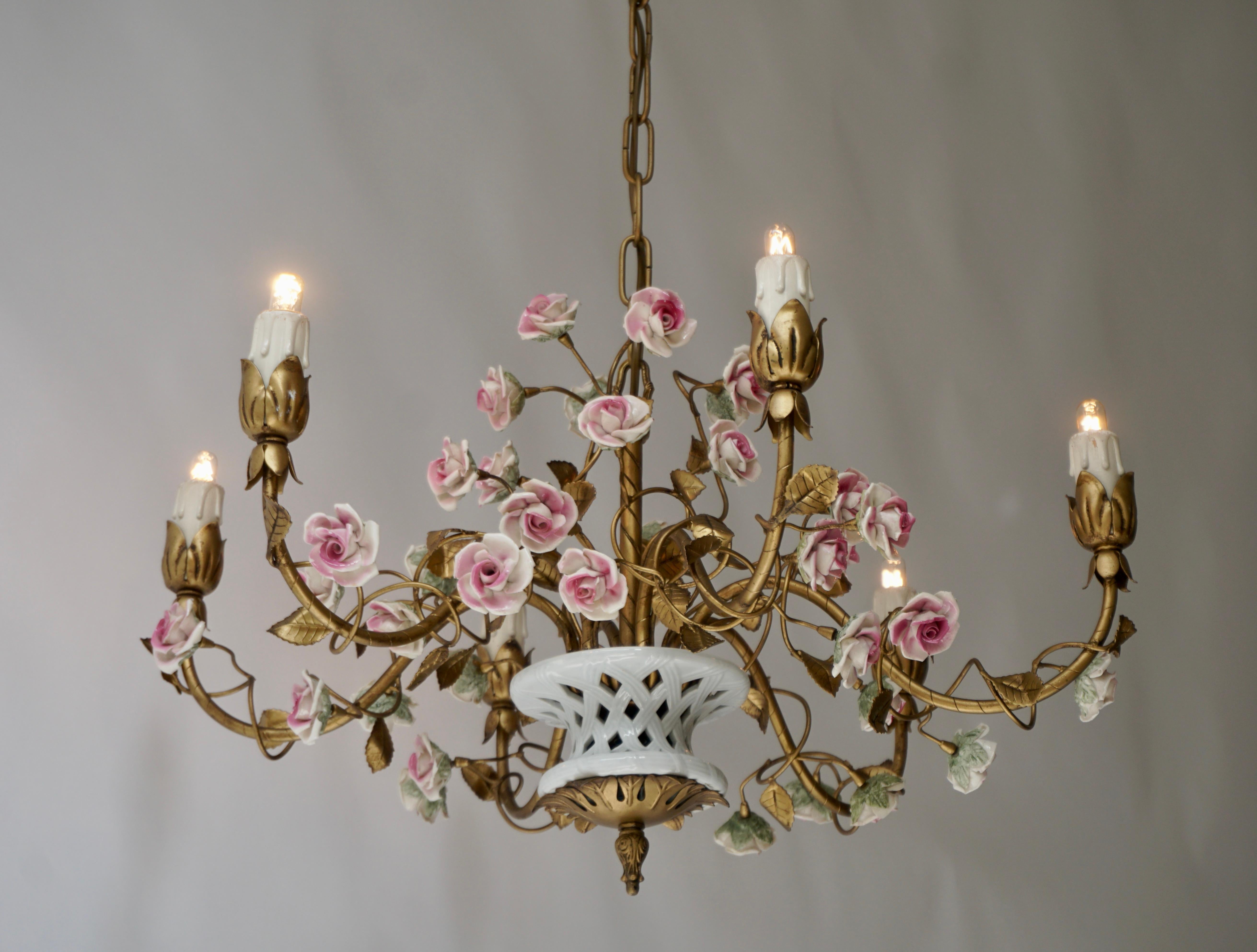 Wonderful Italian Basket Chandelier with Colorful Porcelain Flowers, 1950 In Good Condition In Antwerp, BE