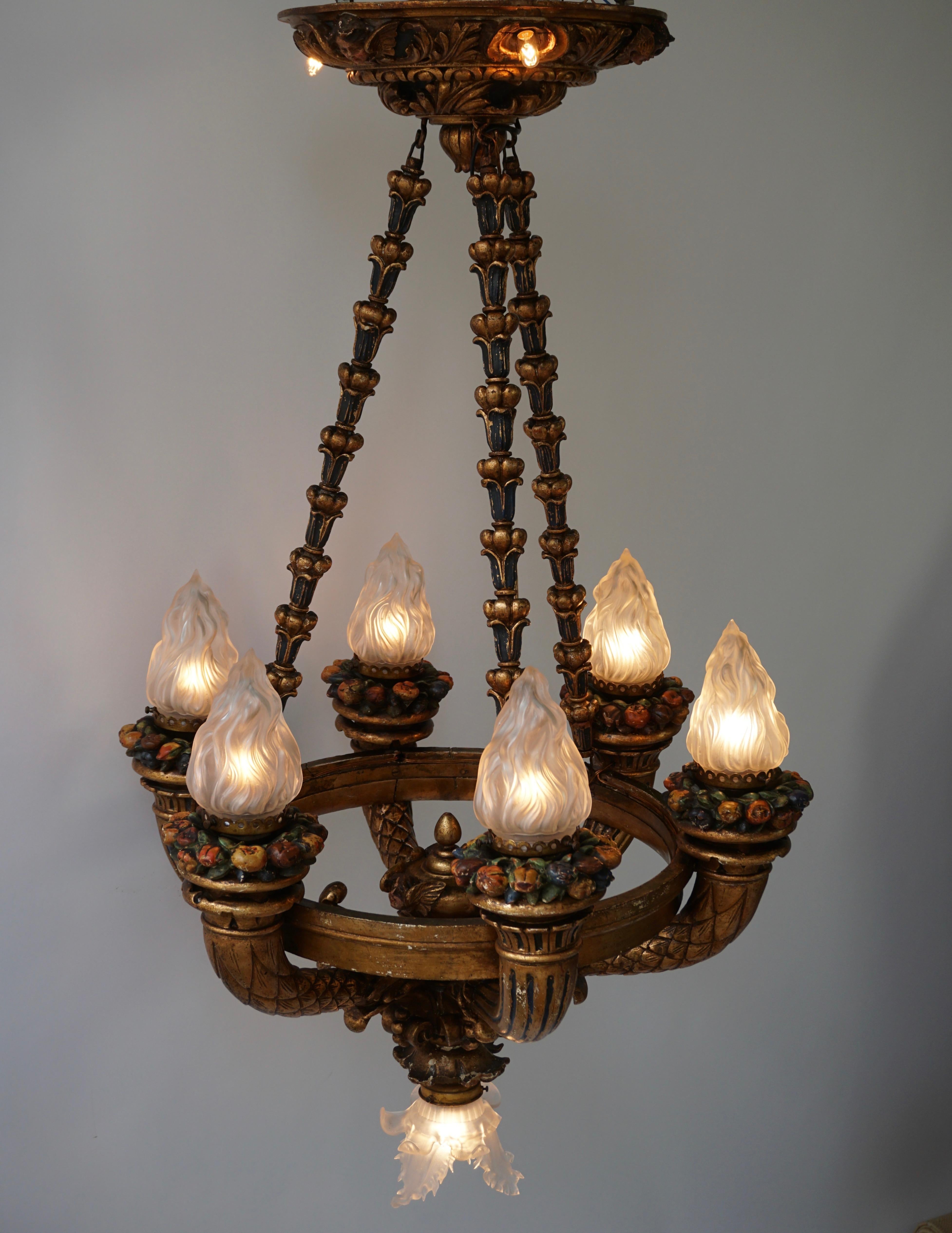 19th Century Wonderful Italian Giltwood Cherubs Putti and Painted Fruit Torch Chandelier For Sale