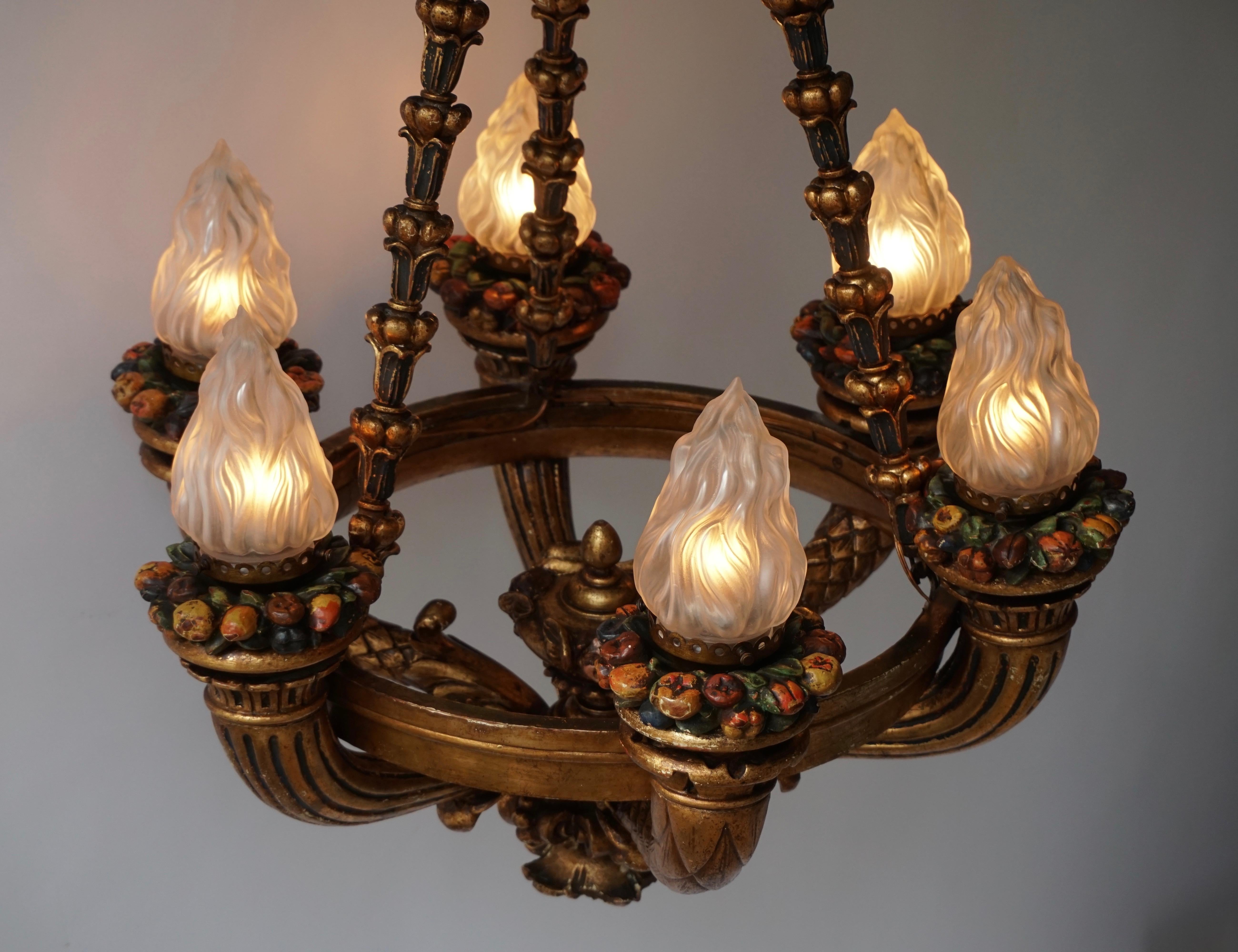 Wonderful Italian Giltwood Cherubs Putti and Painted Fruit Torch Chandelier For Sale 3
