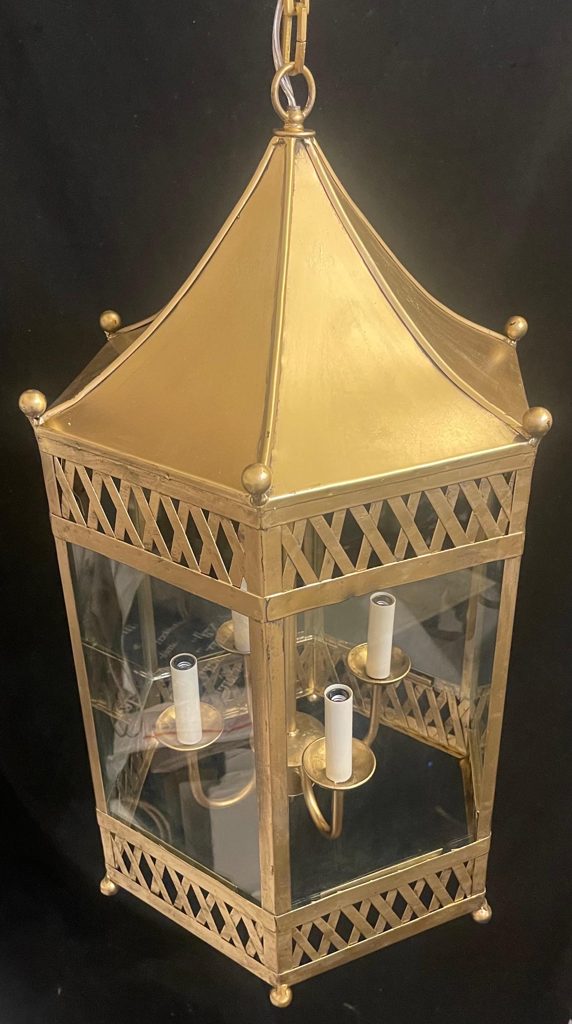 Wonderful Italian Large Gold Gilt Tole Lattice Pagoda Lantern Light Fixture (Italienisch) im Angebot