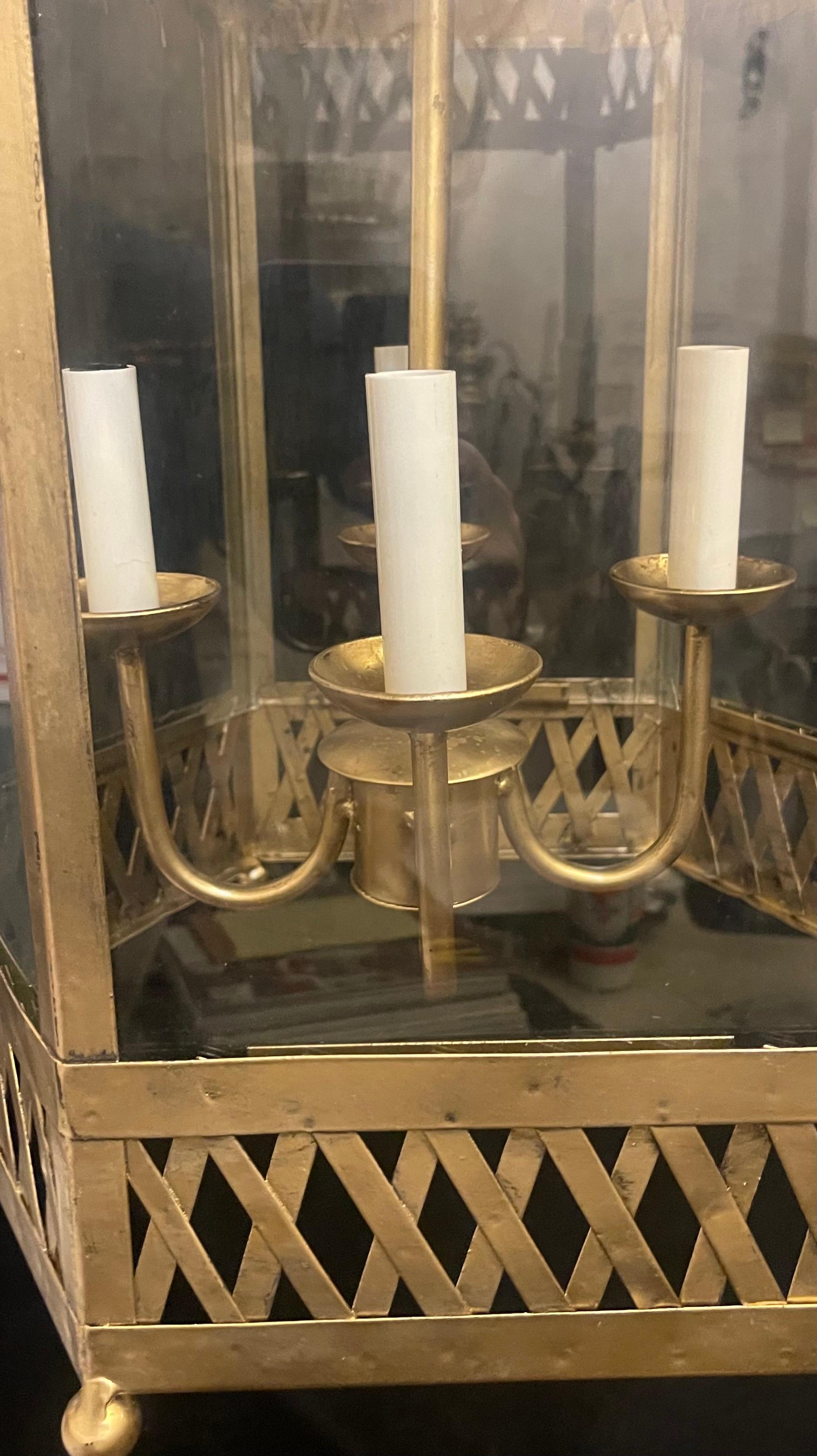 Wonderful Italian Large Gold Gilt Tole Lattice Pagoda Lantern Light Fixture (Vergoldet) im Angebot