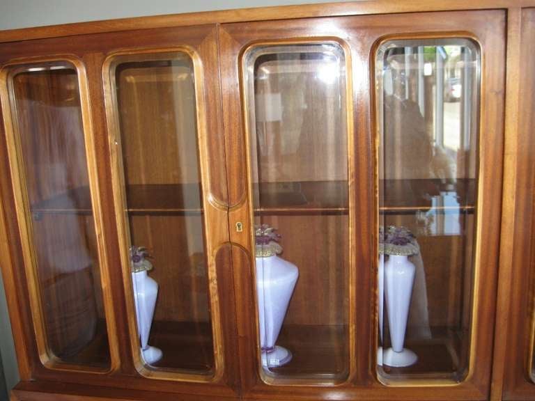 Wonderful Italian Vitrine Cabinet In Excellent Condition For Sale In Los Angeles, CA