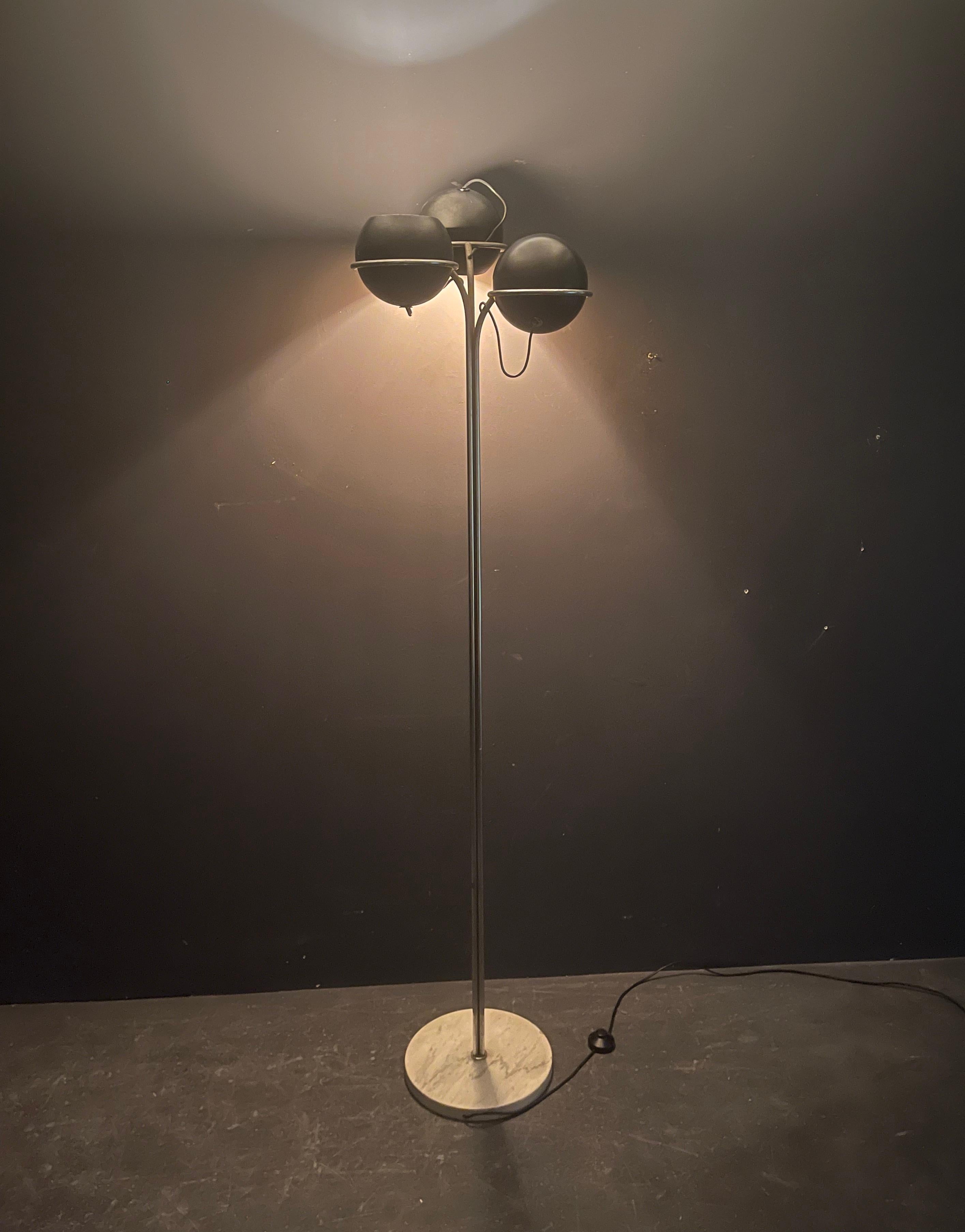 Mid-20th Century Wonderful Italien Floor Lamp with Elements of Arteluce and Arredoluce For Sale