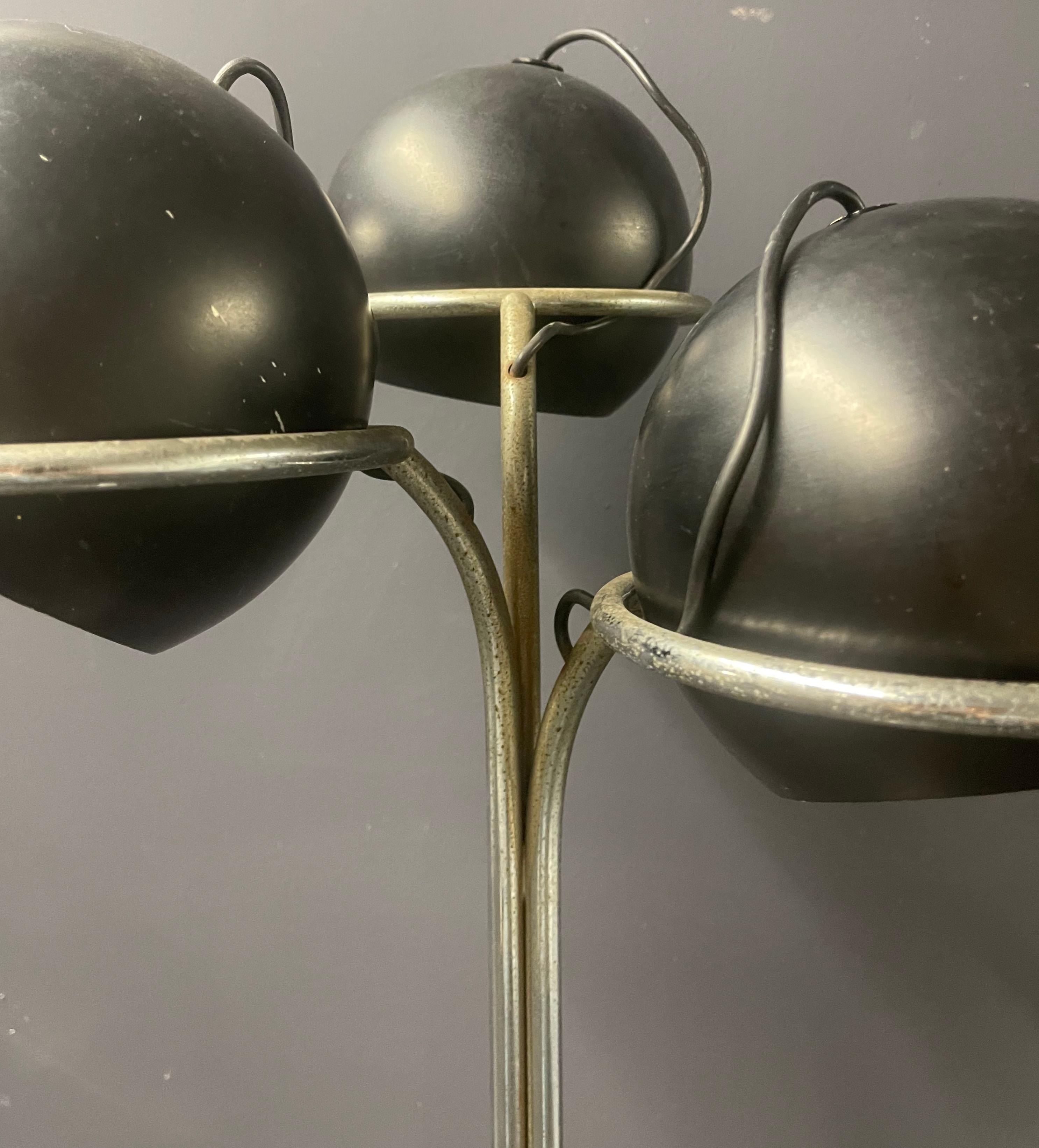 Wonderful Italien Floor Lamp with Elements of Arteluce and Arredoluce For Sale 2