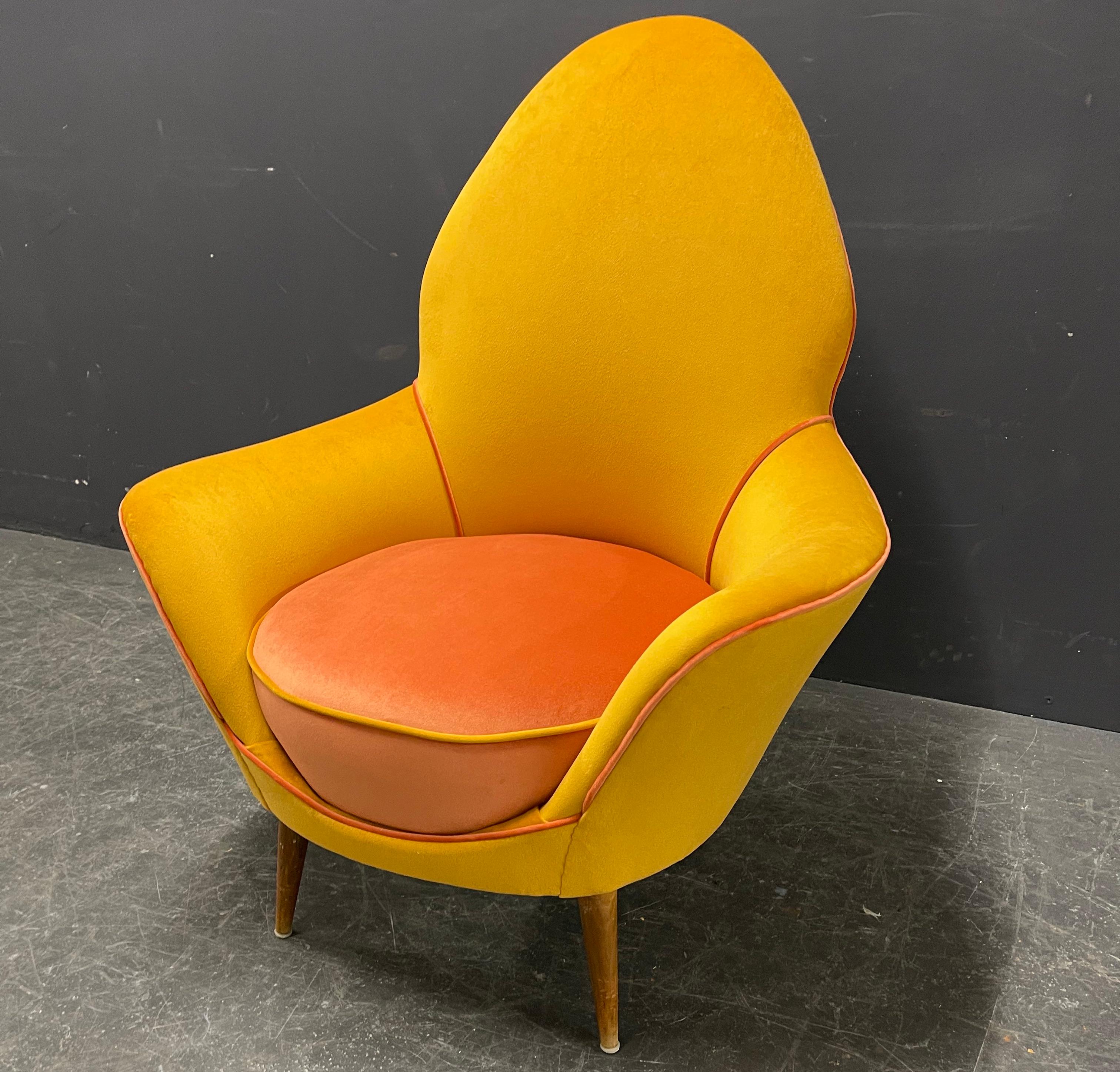 Mid-Century Modern Wonderful Italien Lounge Chair For Sale