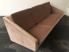 Merveilleux canapé italien attribué à Gio Ponti et entièrement retapissé