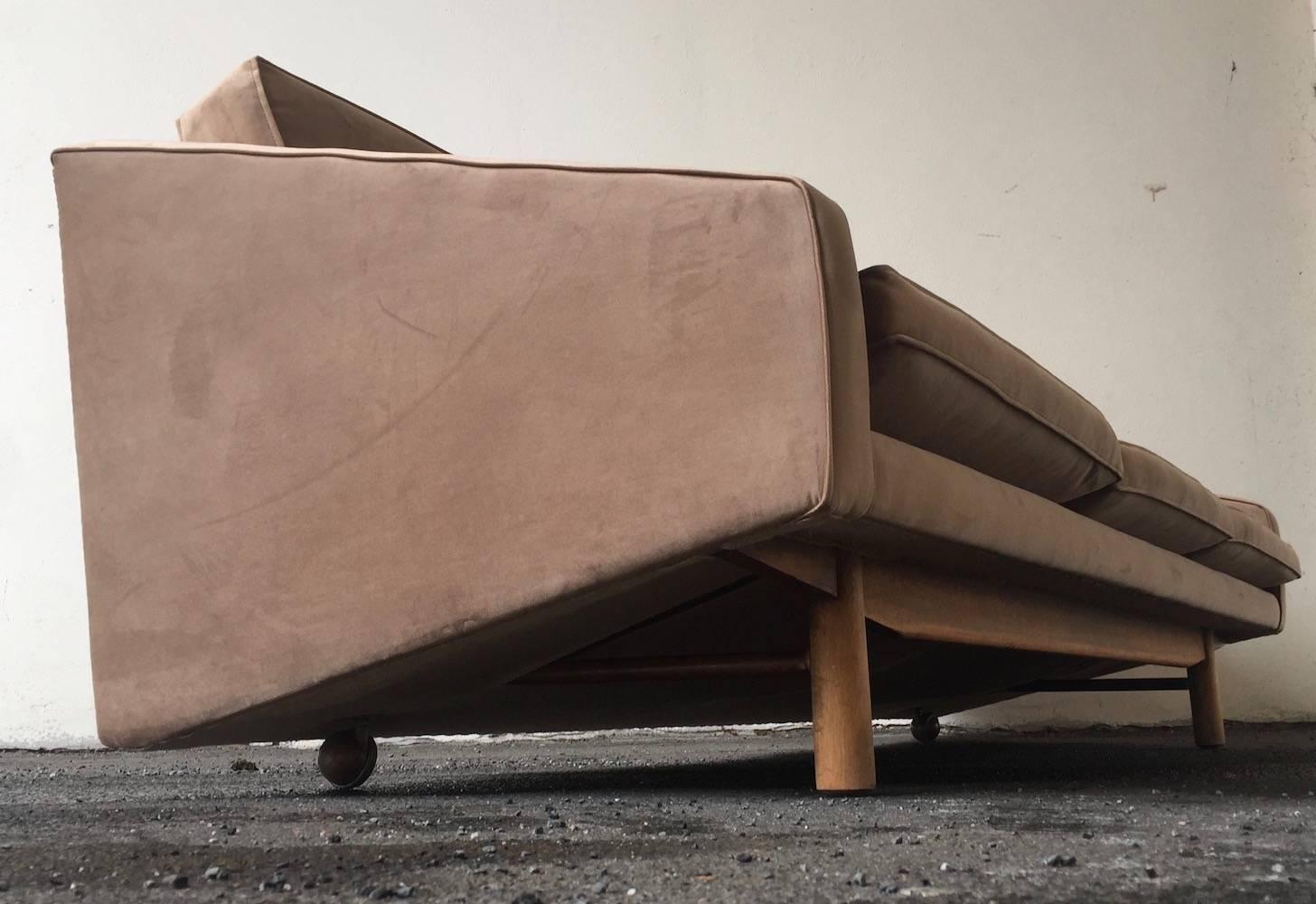 Wonderful Italian Sofa Attributed to Gio Ponti and Completely Re-Upholstered For Sale 2
