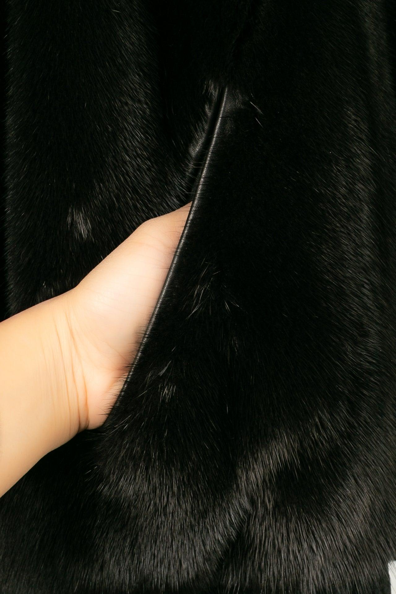 Wonderful Jacket in Black and White Mink For Sale 3