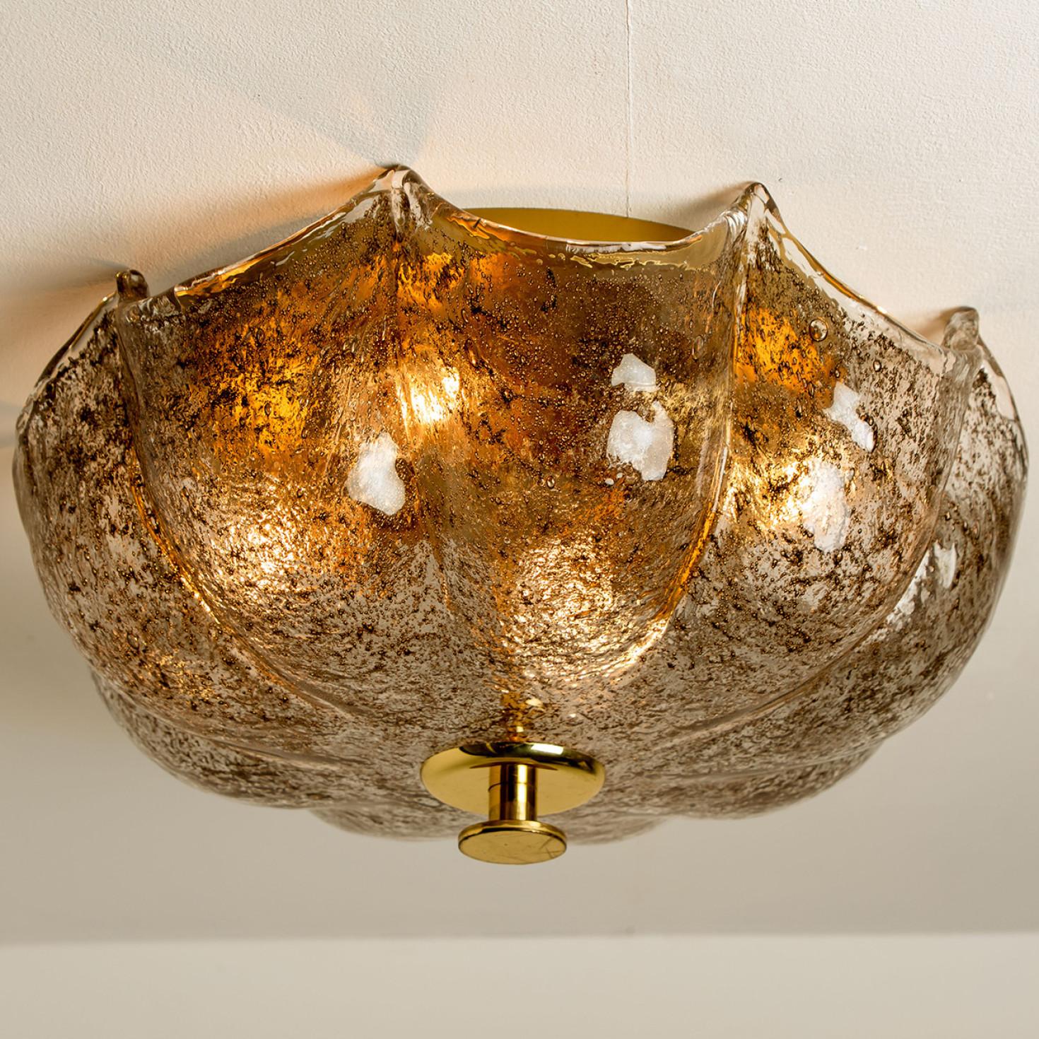 A rare flush mount, gorgeous and stylish ceiling lamp, manufactured by Kaiser, Germany, 1960s. With a handcrafted thick smoked grey ice glass plate attached to the center. With white colored back plate. An extraordinary design!
This lights are