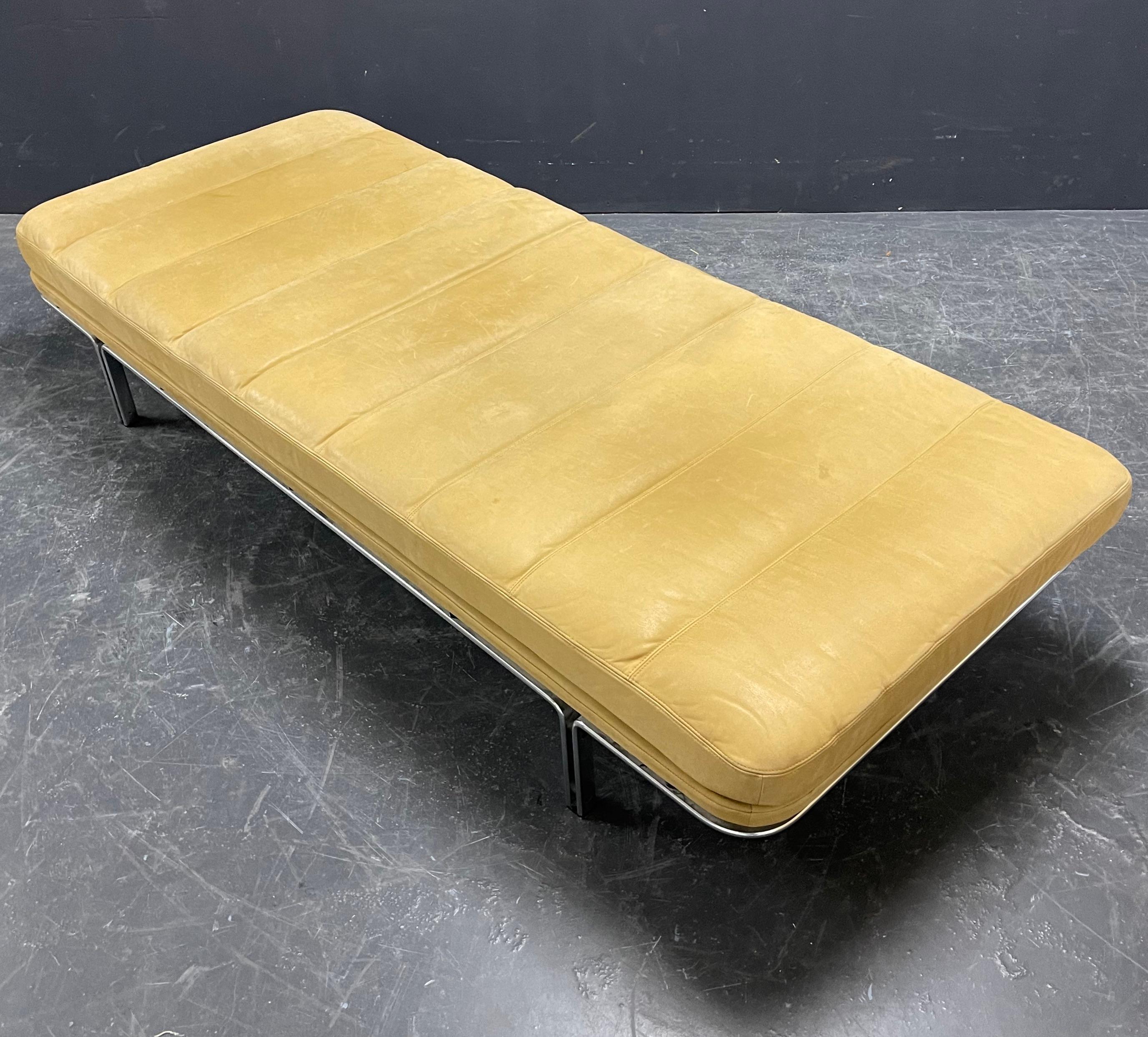 Wonderful Kill Int. Daybed in Natural Brown Leather In Good Condition In Munich, DE