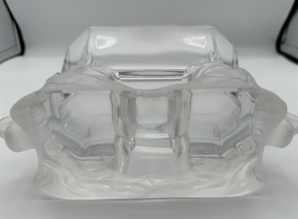 Regency Merveilleux vase octogonal en cristal Lalique France Venise à double tête de lion en vente