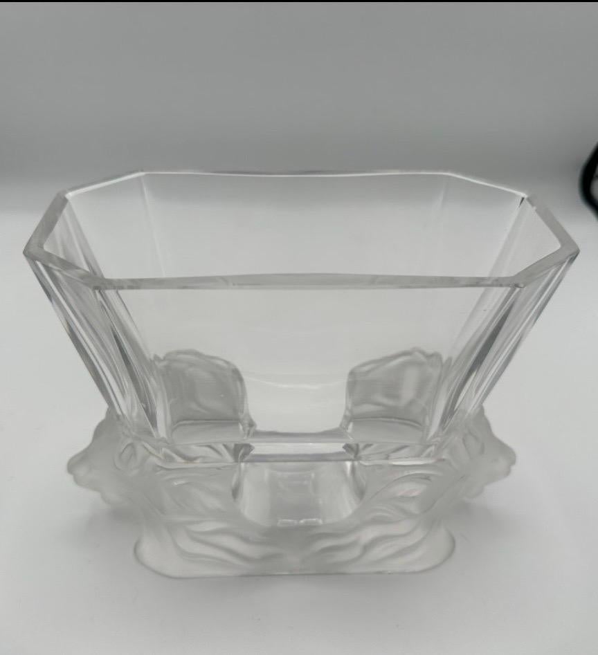 Français Merveilleux vase octogonal en cristal Lalique France Venise à double tête de lion en vente