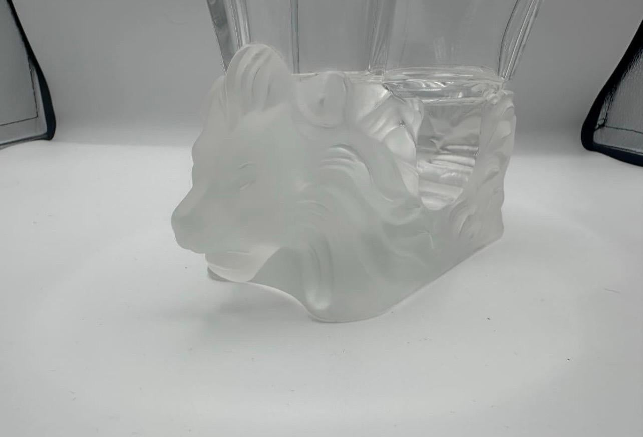 Merveilleux vase octogonal en cristal Lalique France Venise à double tête de lion en vente 2