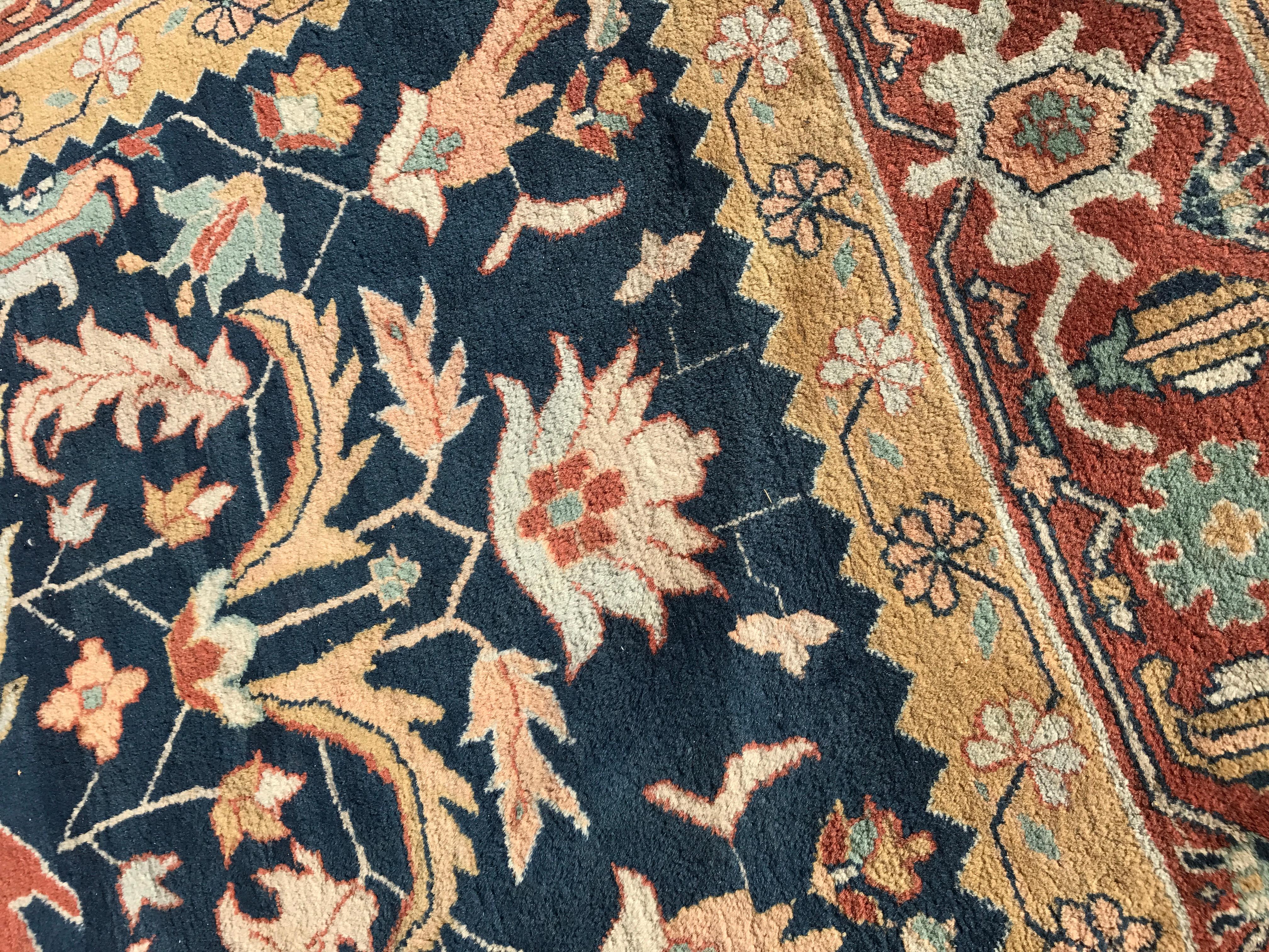 Bobyrug’s Wonderful Large and Fine Mahal Style Rug In Good Condition For Sale In Saint Ouen, FR