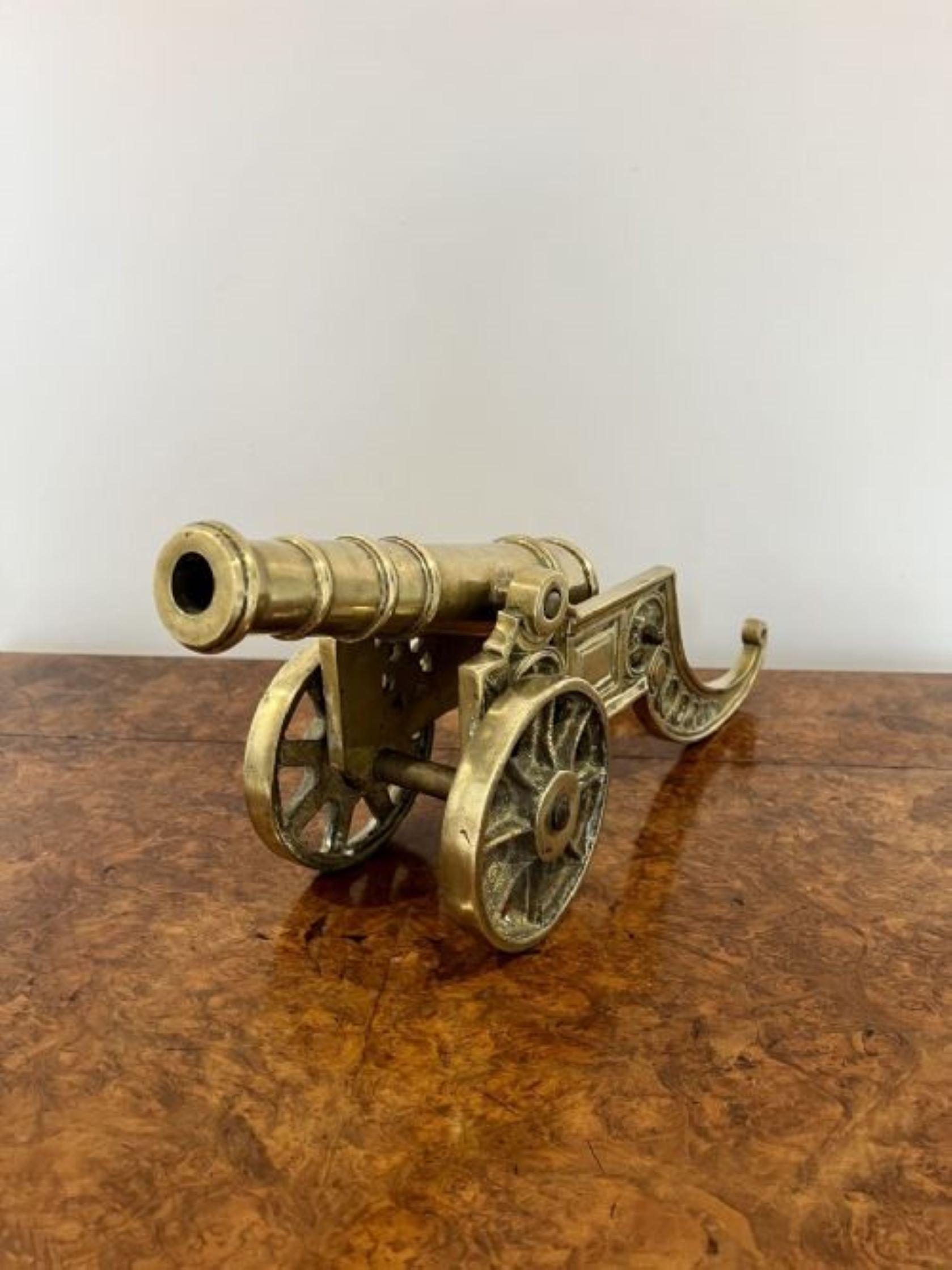 Wonderful large antique Edwardian brass cannon having a wonderful model of a brass cannon with lovely decoration, movable wheels and cannon. 
