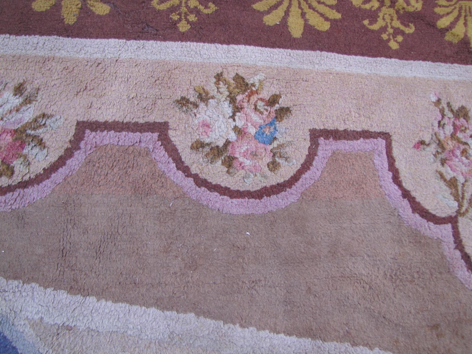 Bobyrug’s Wonderful Large Antique French Savonnerie Carpet In Good Condition For Sale In Saint Ouen, FR