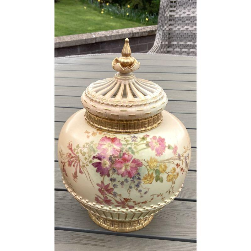 20th Century Wonderful Large Antique Royal Worcester Blush Ivory Pot Pourri Vase Rose Jar For Sale