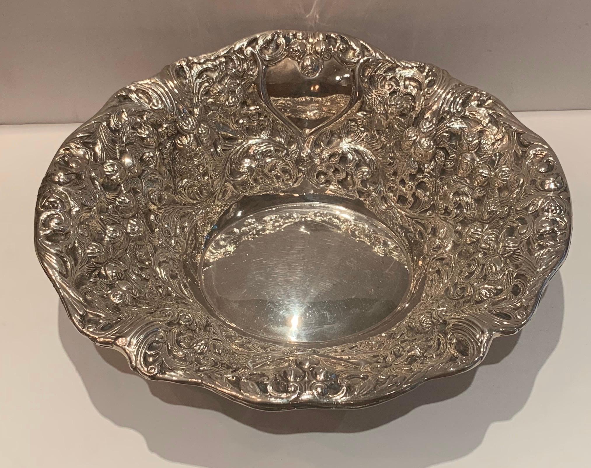 Maravilloso cuenco floral ovalado de plata de ley europea de la belle époque 800.