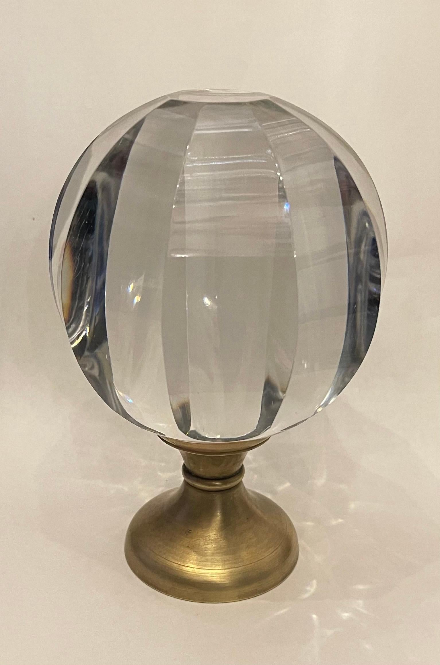 Belle Époque Meravigliosa grande Boule d'Escalier in bronzo con pannello di cristallo Ringhiera Newel Finial in vendita