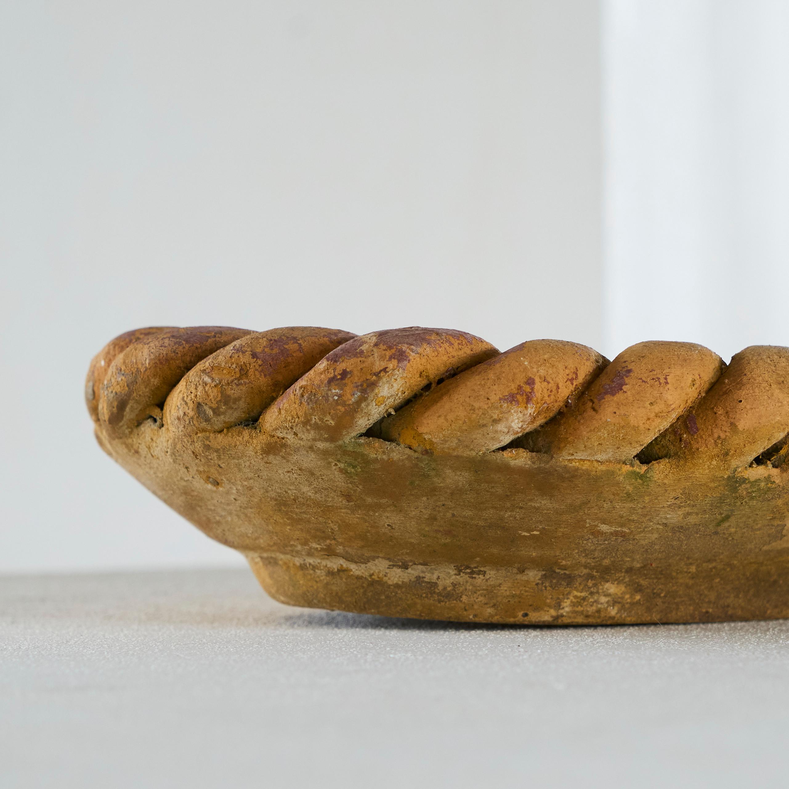 Wunderschöne große geflochtene Schale aus Töpferware der 1950er Jahre (Moderne der Mitte des Jahrhunderts) im Angebot