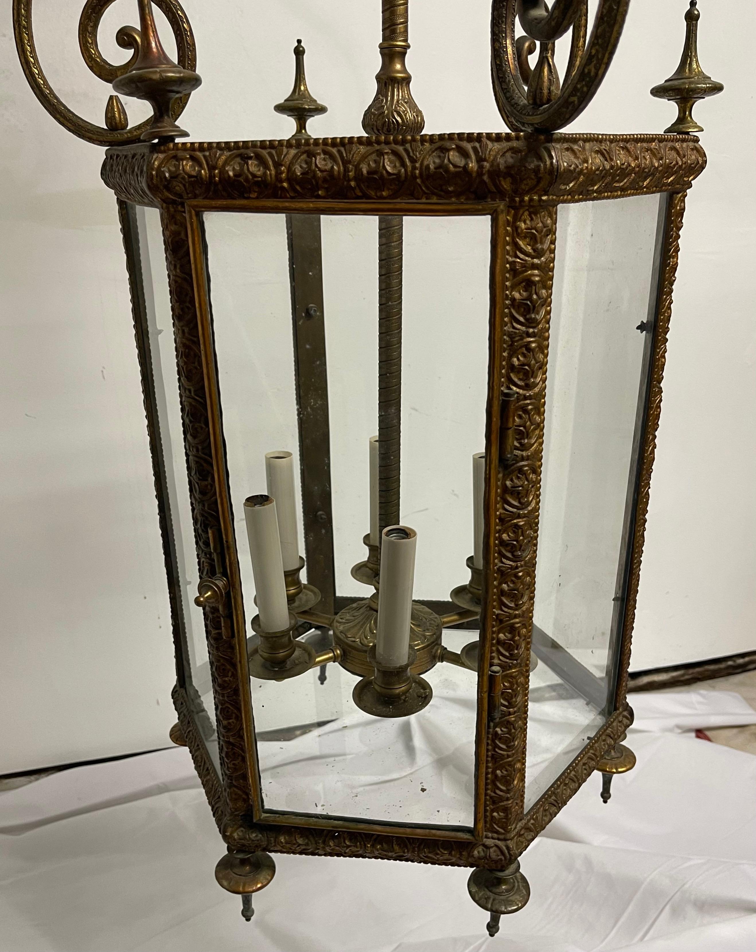 Bronze Merveilleux grand panneau de verre hexagonal en bronze pour lustre de style Regency en vente