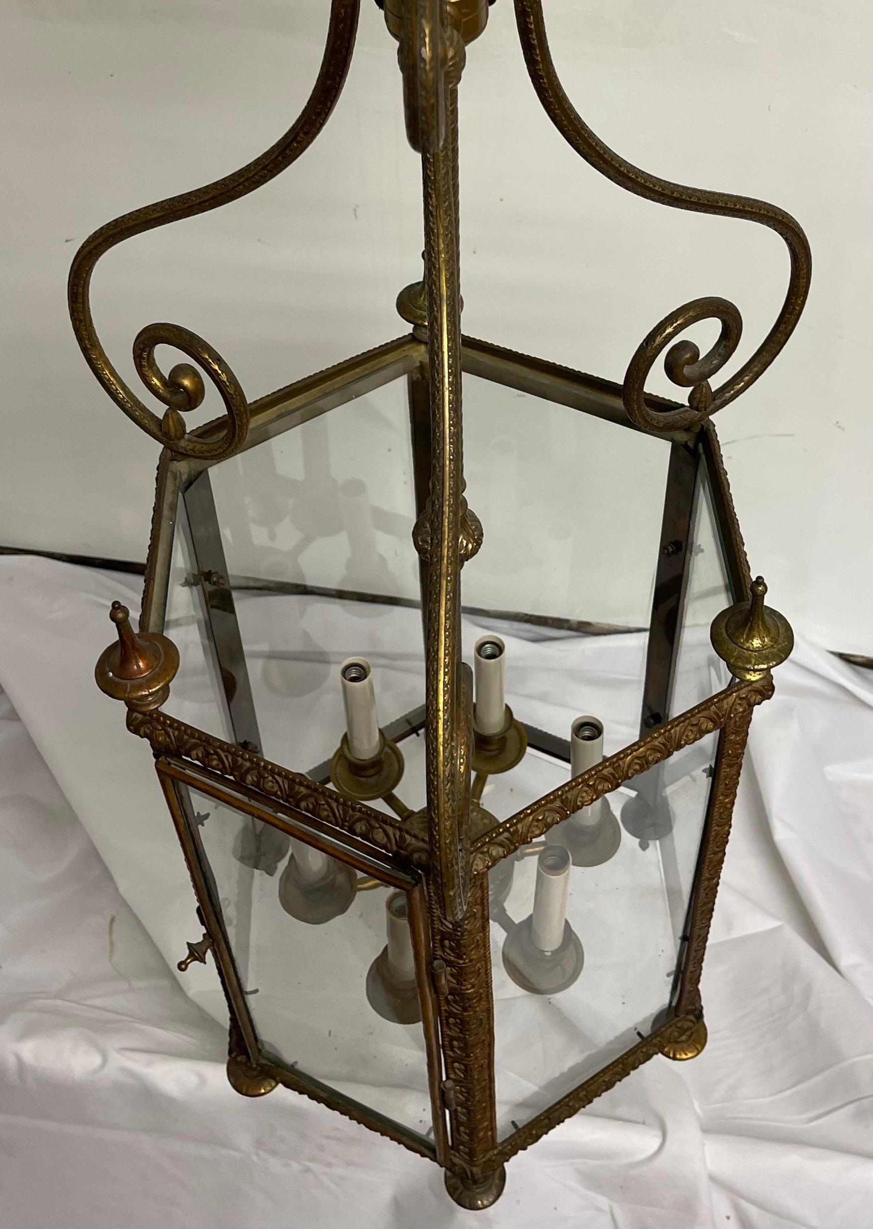 Merveilleux grand panneau de verre hexagonal en bronze pour lustre de style Regency en vente 2