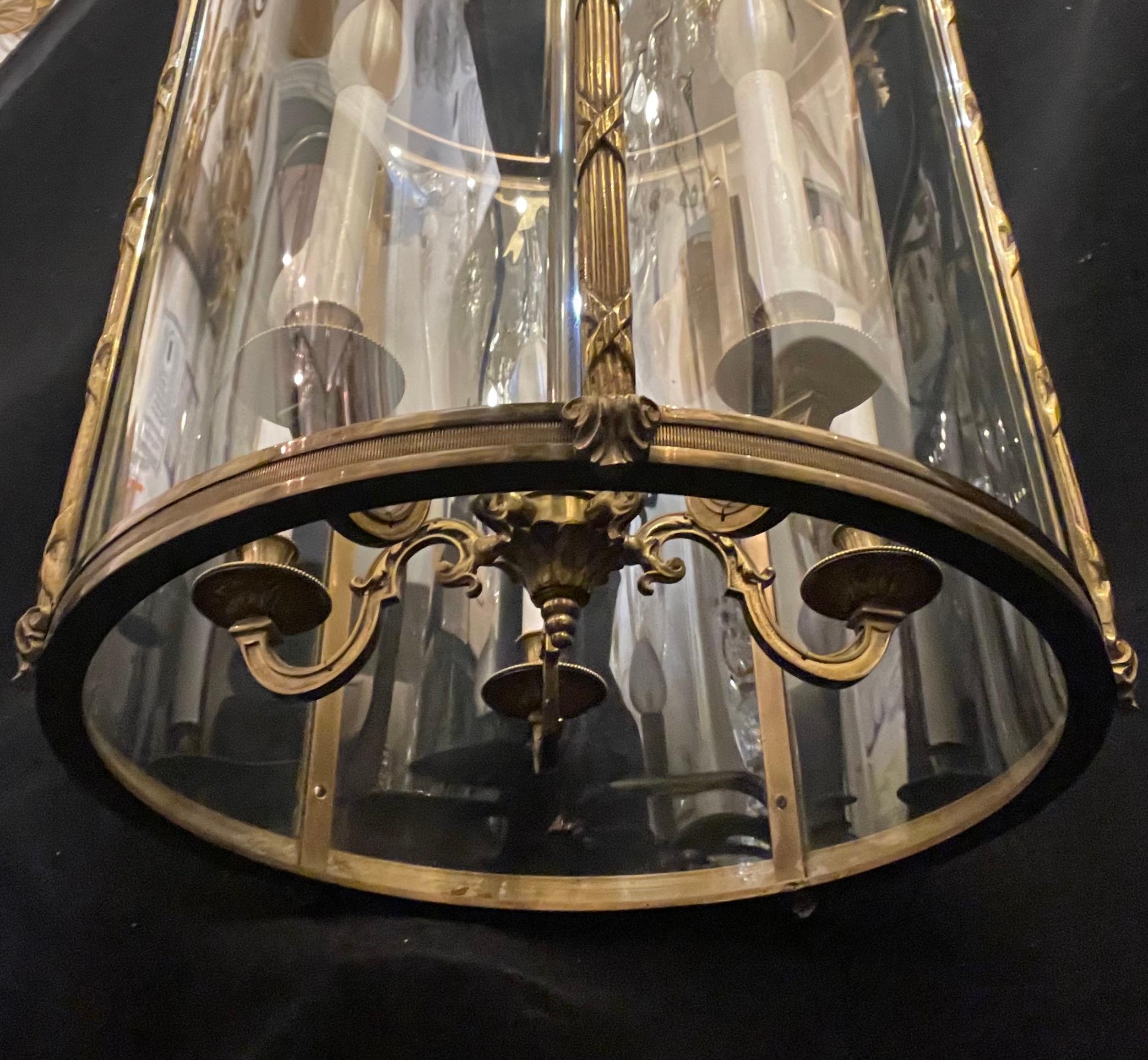 Doré Merveilleuse Lanterne Louis XVI en bronze doré à panneaux de verre bombé arcs de cercle en vente