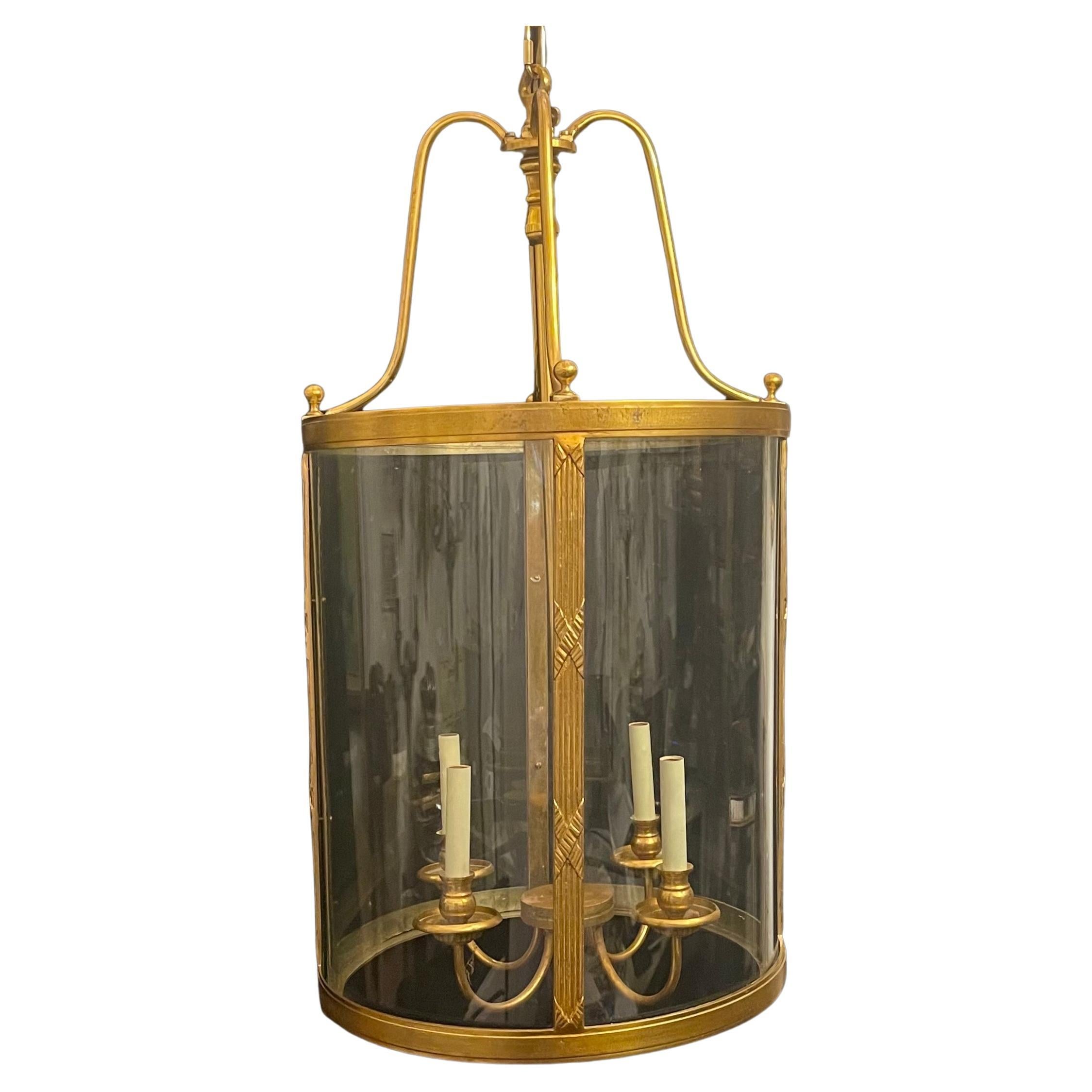 Merveilleuse grande lanterne en bronze de style Régence Empire à panneau de verre incurvé en vente