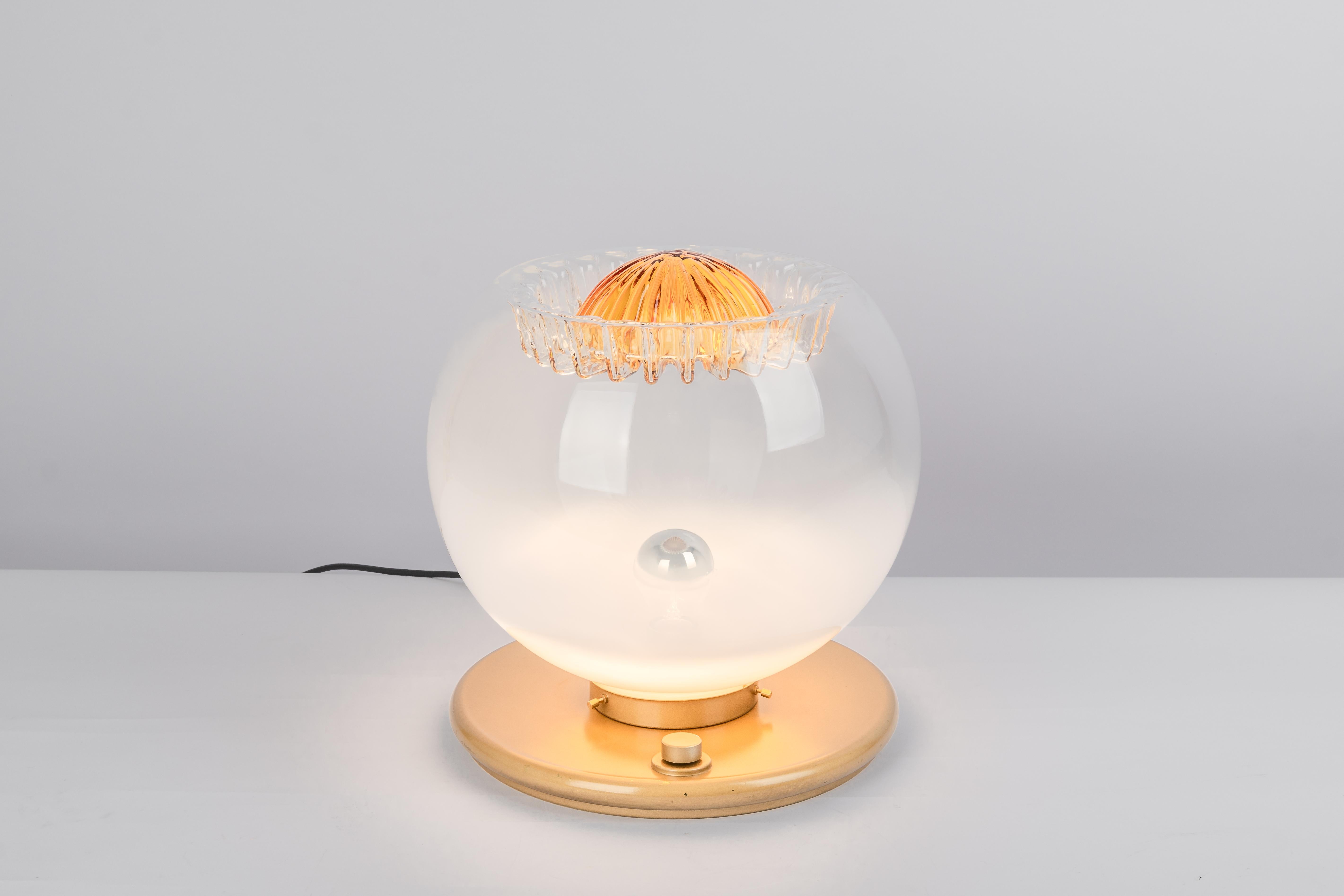 Fin du 20e siècle Merveilleuse grande lampe de bureau en verre Italie, années 1970 en vente