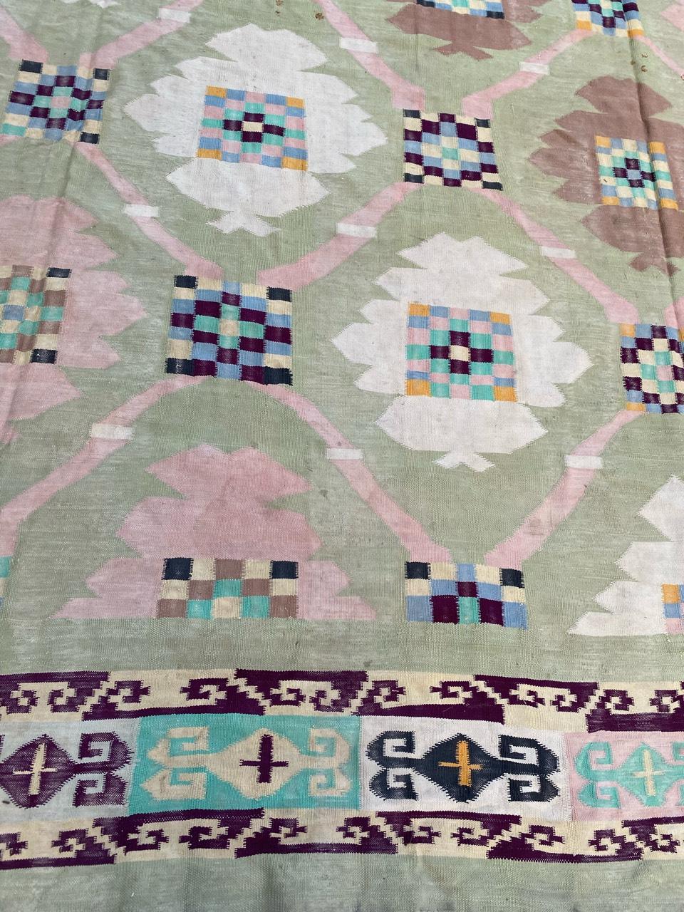 Beautiful large flat rug from India, with a nice geometrical design and beautiful colors with green, pink, brown, yellow, blue and purple, entirely handwoven with cotton on cotton.