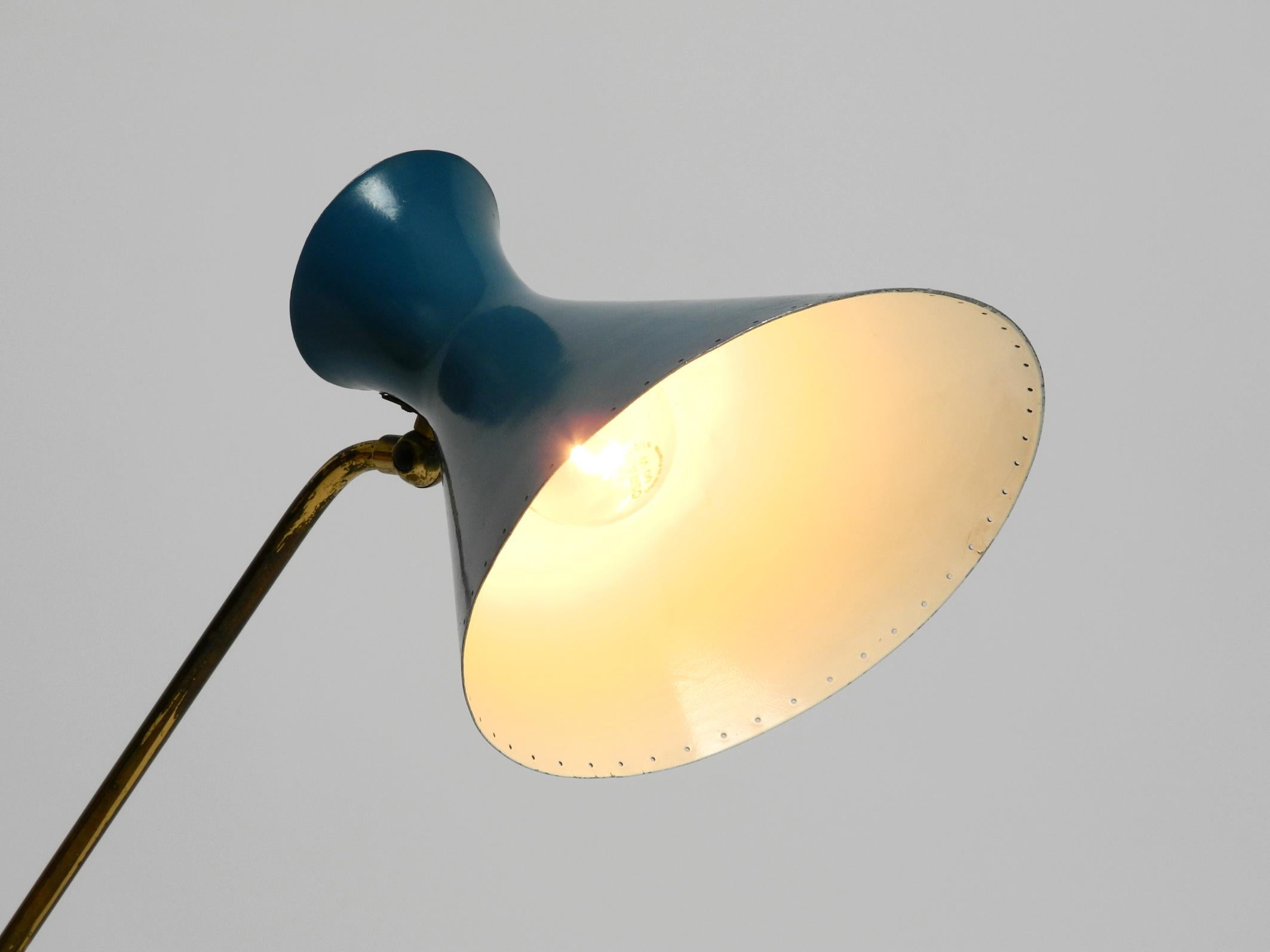 Wonderful Large Italian Midcentury Diabolo Table Lamp with Rotatable Neck For Sale 1