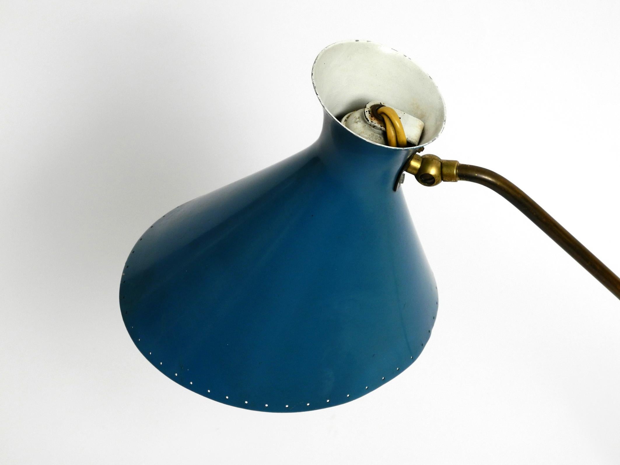 Wonderful Large Italian Midcentury Diabolo Table Lamp with Rotatable Neck For Sale 3